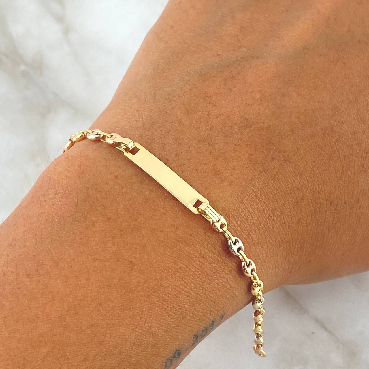 Pulso Bebé GC 1.95gr / 14cm / 3.3mm Liso - Placa Rectangular Lisa Tres Oros 18K