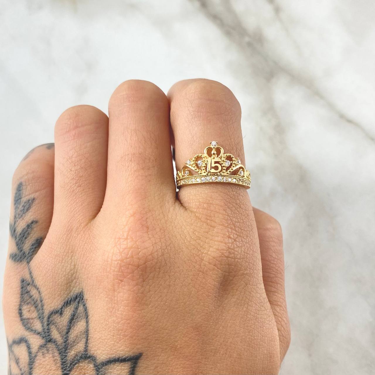 Crown Ring 15s 2.65gr / Size 5 1/4 / 18K Gold
