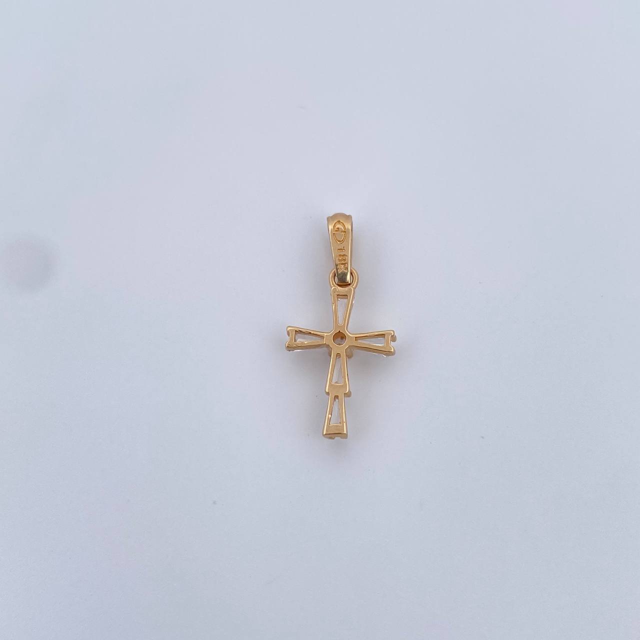 Dije Cruz 0.9gr / 2.1cm / Circones Blancos Oro Amarillo 18K &