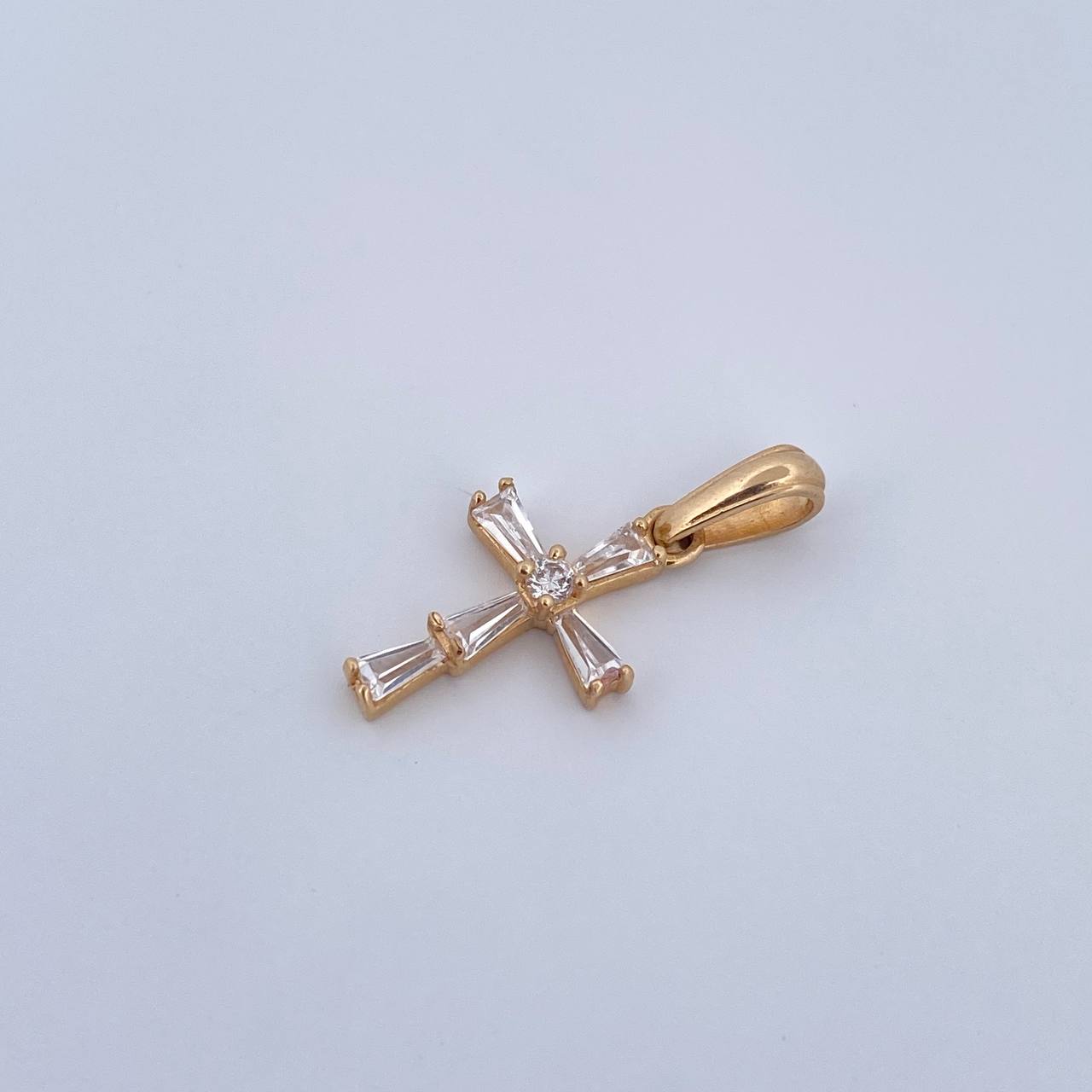 Dije Cruz 0.9gr / 2.1cm / Circones Blancos Oro Amarillo 18K &