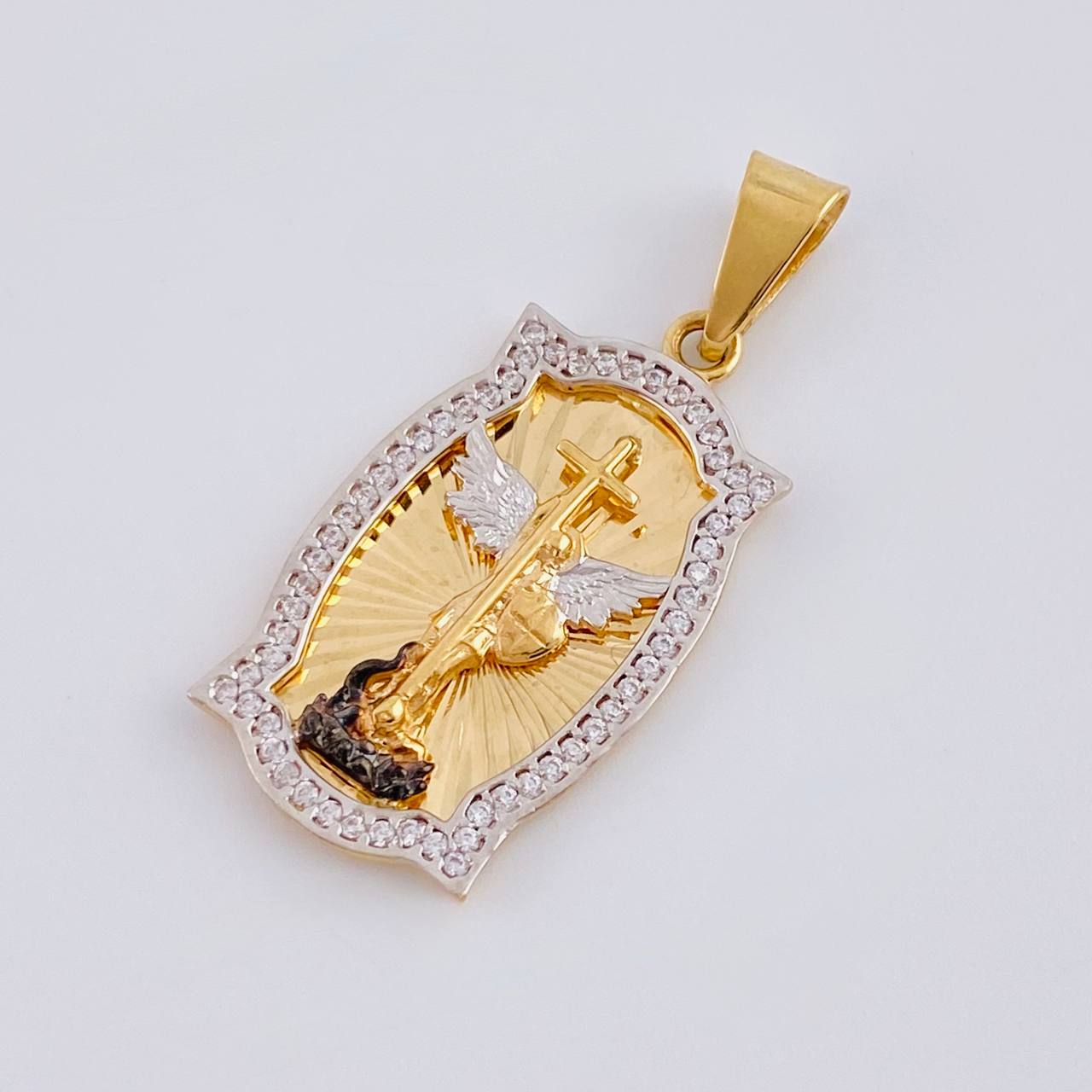 Dije Placa San Miguel Arcangel 5 g / 1 1/2 in Dos Oros Amarillo Blanco 18K