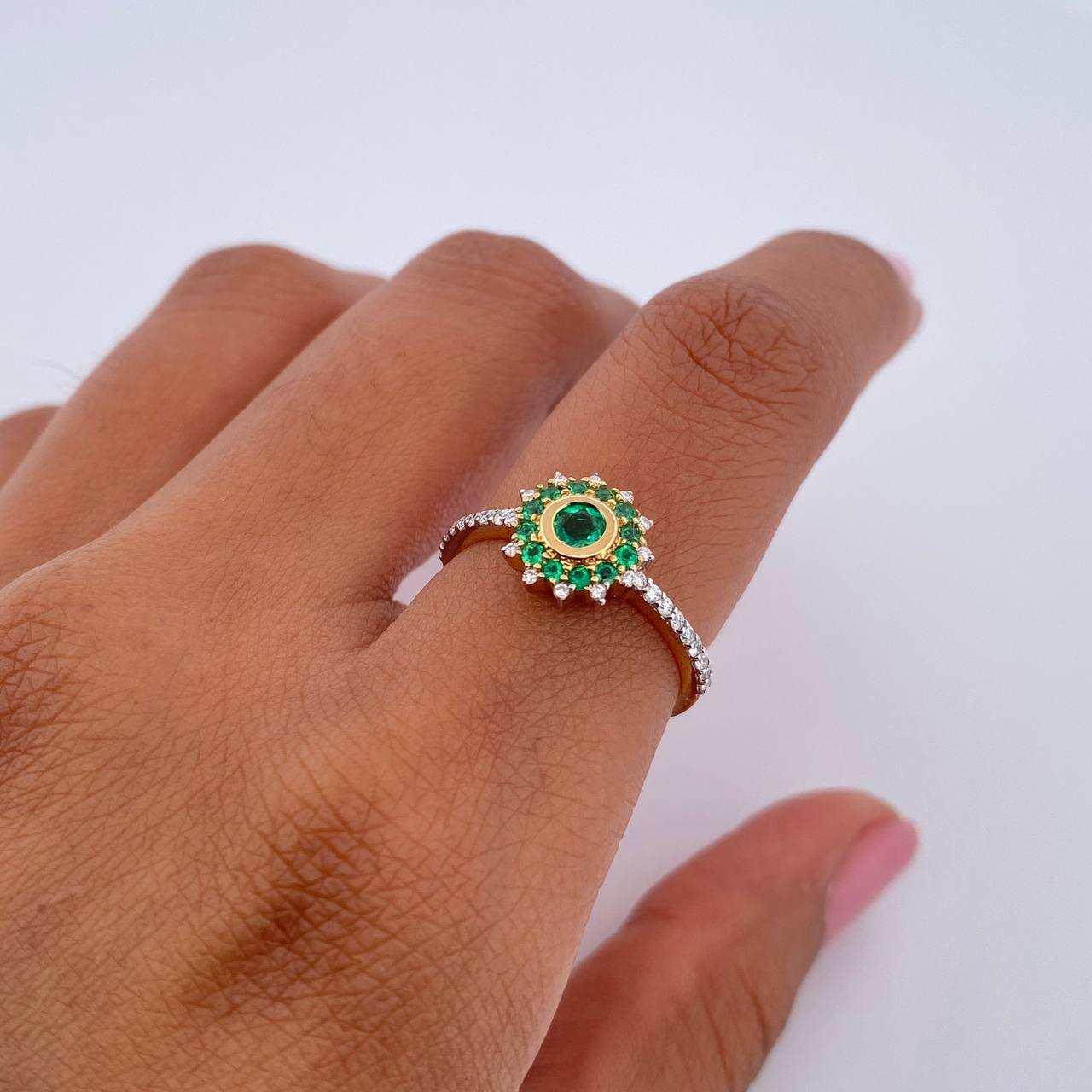 Dahlia Flower Ring 2.1gr / Size 5 1/4 / Emerald 21 Pts Diamond 21 Pts Two Yellows White Gold 18K (Jewel) &