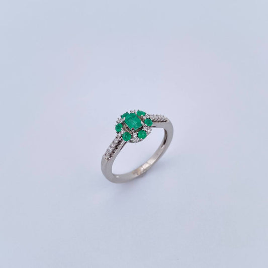 Halo Ring Churumbela 2.75gr / Size 6 1/4 / Emerald 33 Pts Diamond 11 Pts 18K White Gold (Jewel) &