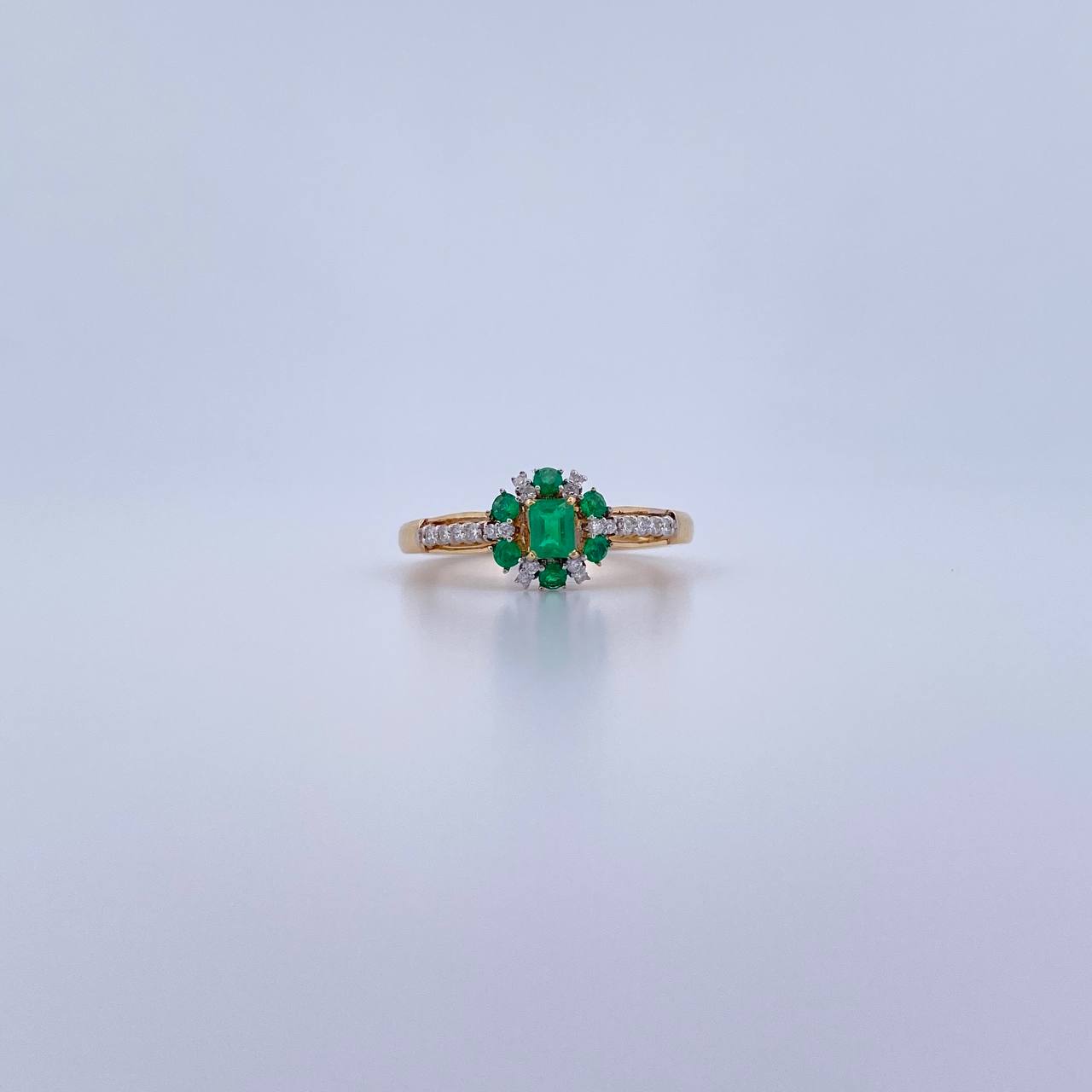 Halo Ring Churumbela 2.95gr / Size 7 / Emerald 27 Pts Diamond 15 Pts Two Yellows White 18K (Jewel) &