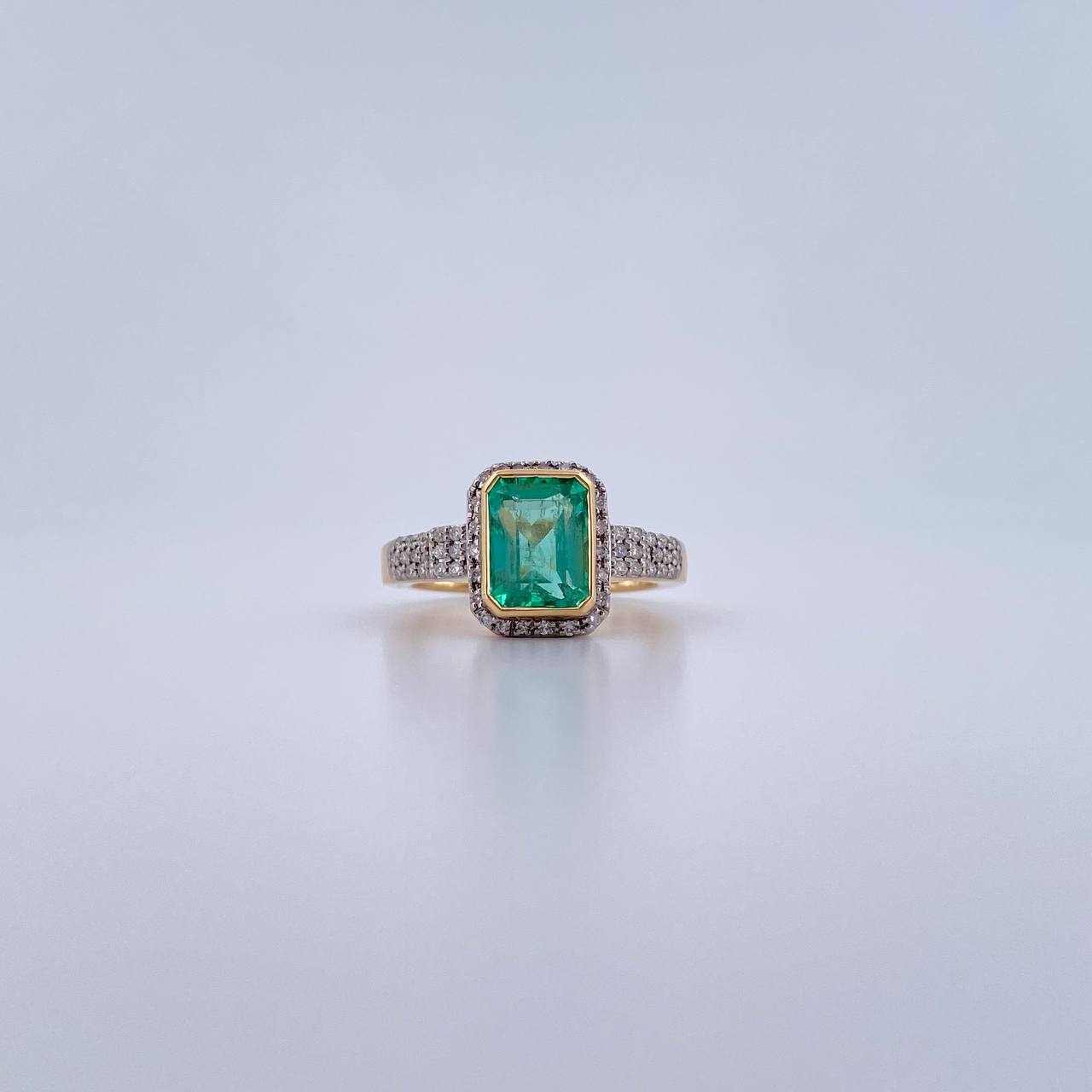 Solitaire Ring Rectangle 5.05gr / Size 6 3/4 / Emerald 1.81 Qts Diamond 25 Pts Two Yellows White Gold 18K (Jewel) &