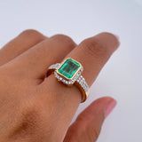 Solitaire Ring Rectangle 5.05gr / Size 6 3/4 / Emerald 1.81 Qts Diamond 25 Pts Two Yellows White Gold 18K (Jewel) &