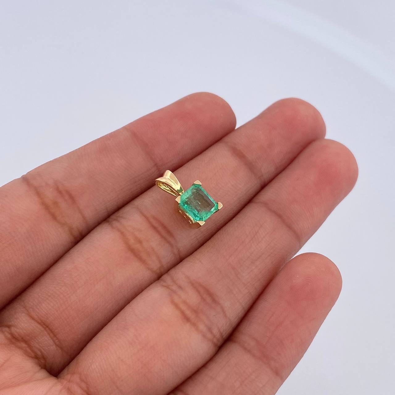 Pendant Pendant 0.85gr / 1.1cm / Emerald 97 Pts 18K Yellow Gold (Jewel) &