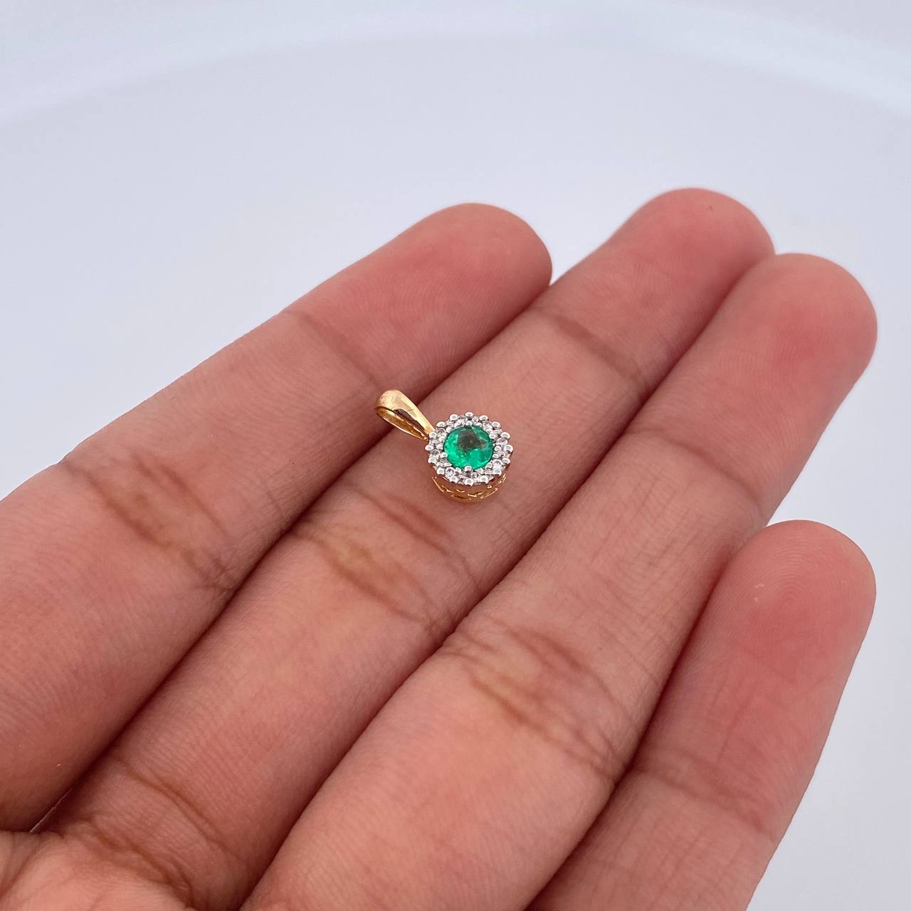 Pendant Circle 0.7gr / 1.1cm / Emerald 14 Pts Diamond 4 Pts Two Yellows White 18K Gold (Jewel) &