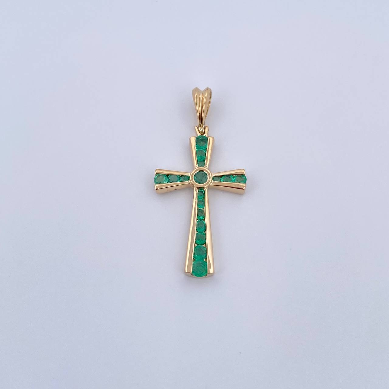 Dije Cruz Pontificia 3.3gr / 3.7cm / Esmeralda 79 Pts Oro Amarillo 18K (Joya) &