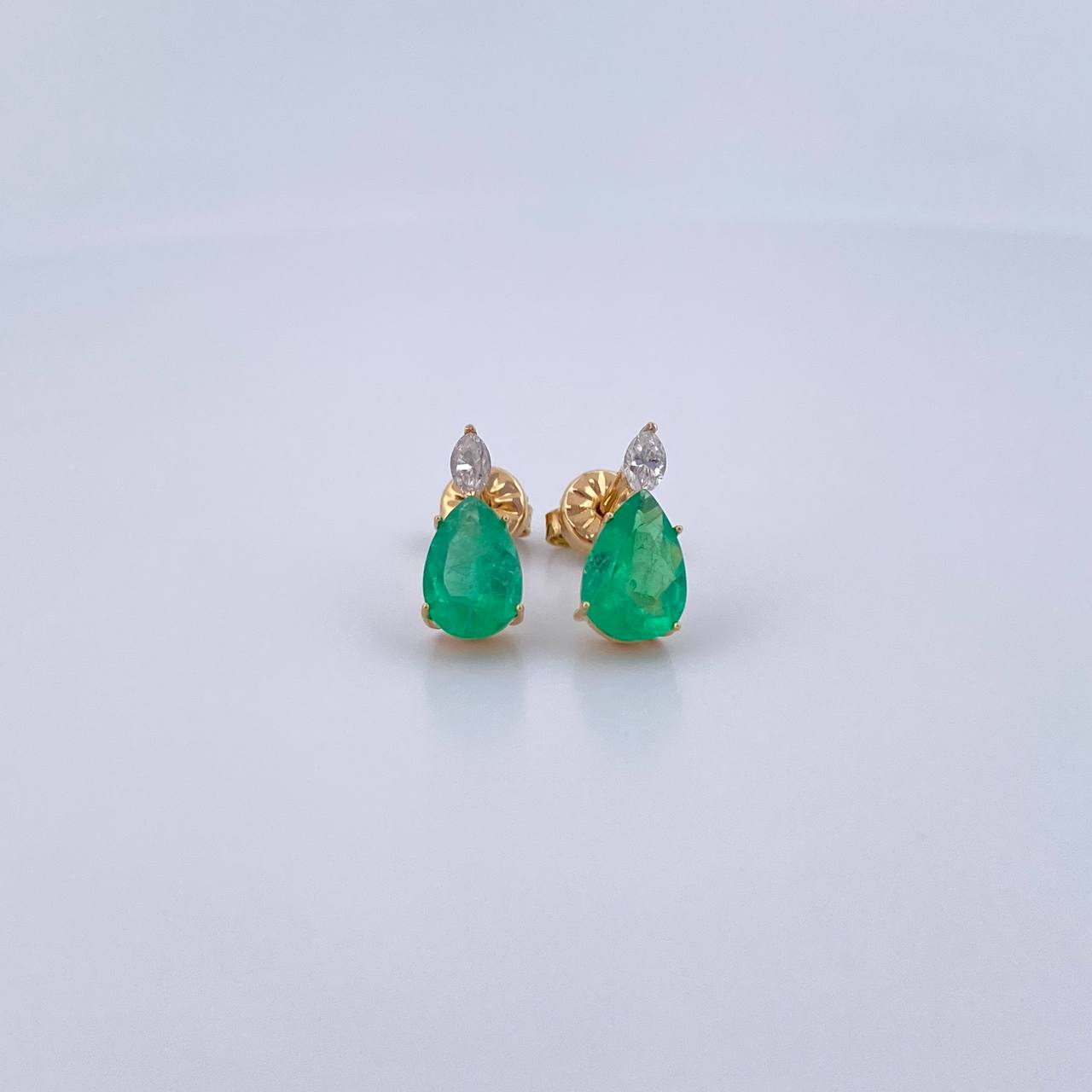 Stud Earrings Drop 2.15gr / Emerald 1.55 Pts Diamond 18 Pts 18K Yellow Gold (Jewel) &