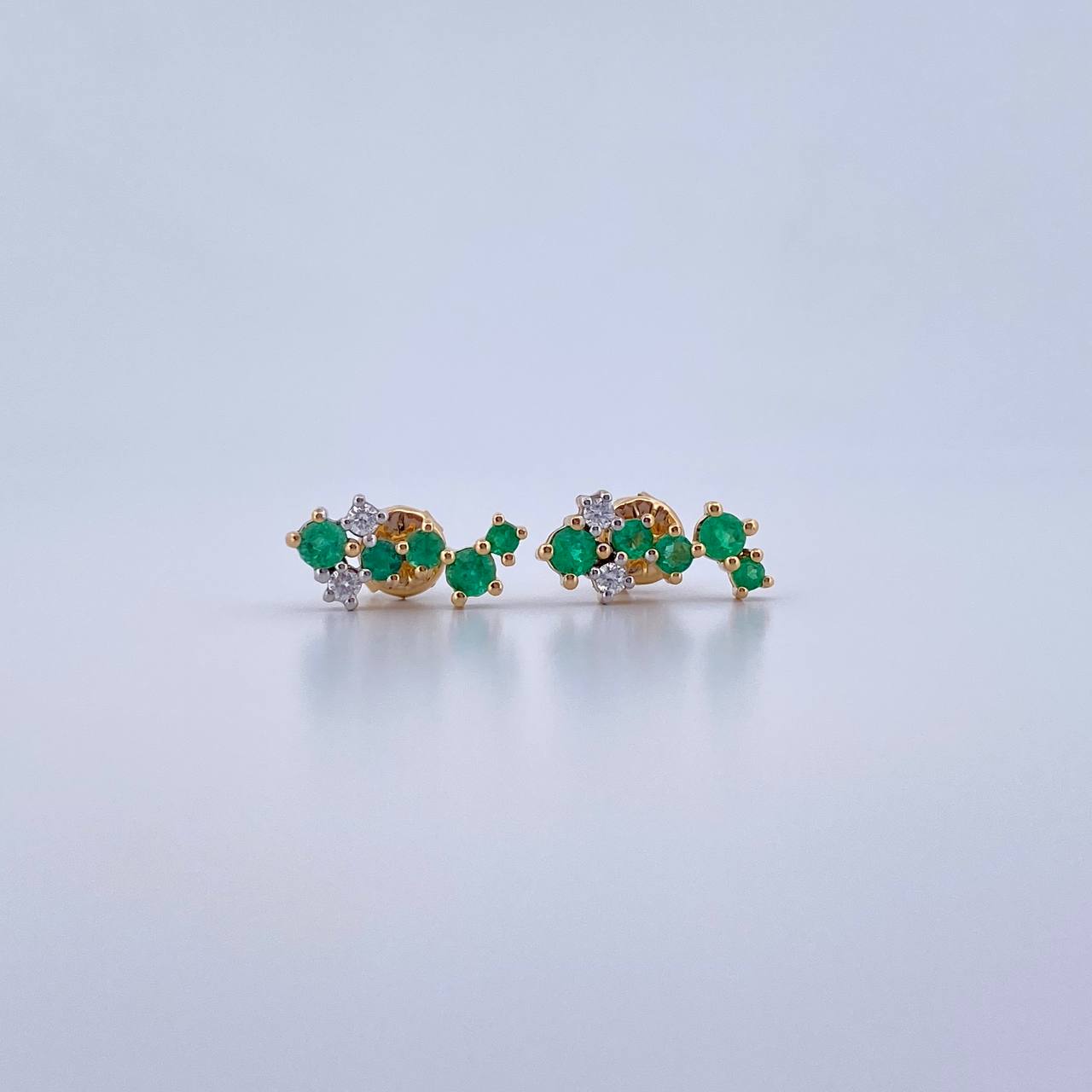 Topos Circulos 2.35gr / Esmeralda 59 Pts Diamante 10 Pts Dos Oros Amarillo Blanco 18K (Joya) &