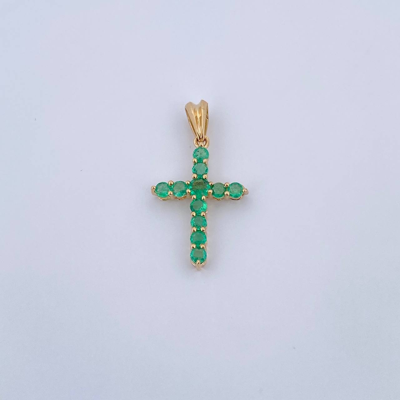 Dije Cruz 1.5gr / 2.8cm / Esmeralda 66 Pts Oro Amarillo 18K (Joya) &