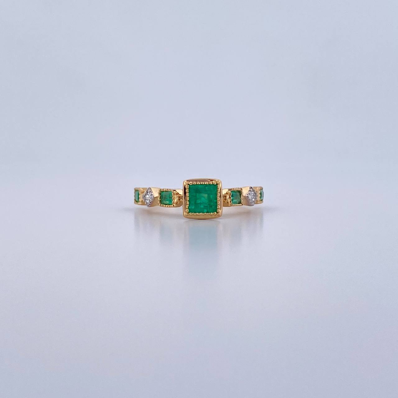 Churumbela Ring Rectangular Rhombuses 2.6gr / T6 / Emerald 75 Pts Diamond 11 Pts 18K Yellow Gold (Jewel) &
