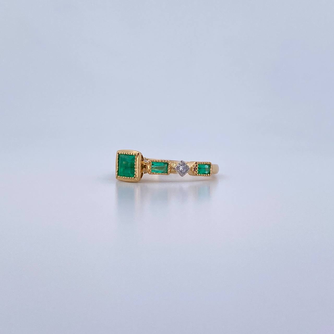 Churumbela Ring Rectangular Rhombuses 2.6gr / T6 / Emerald 75 Pts Diamond 11 Pts 18K Yellow Gold (Jewel) &