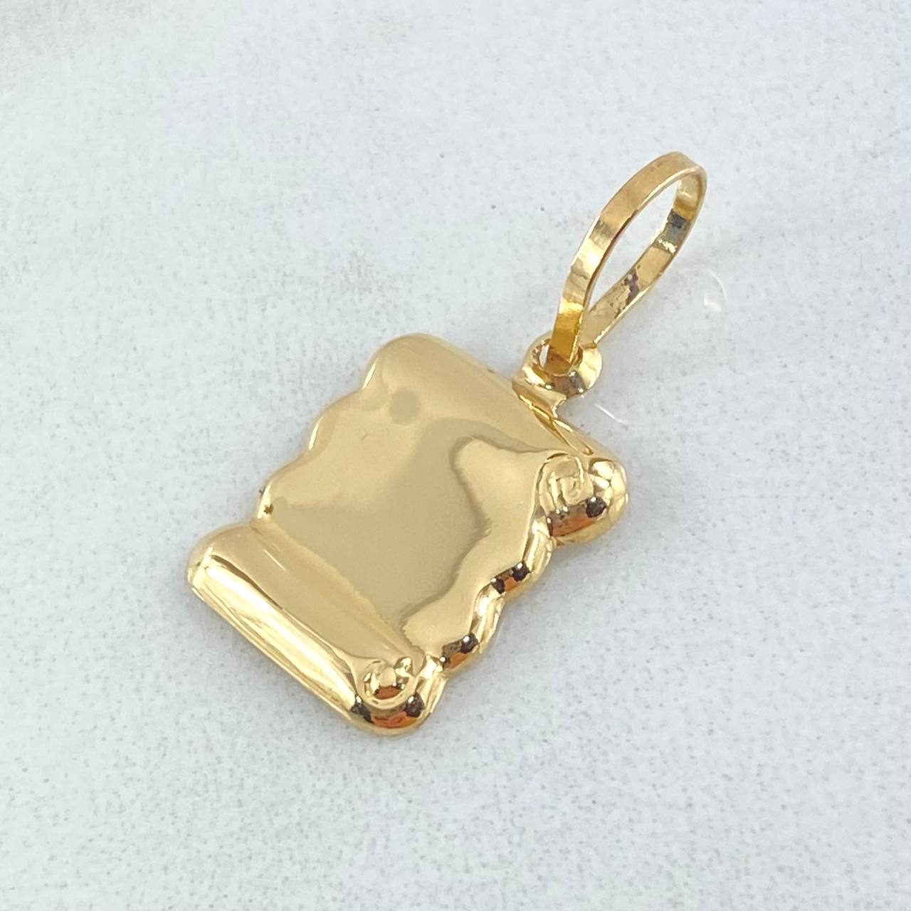 Dije Placa Pergamino 0.8gr / 2.2cm / Oro 18K