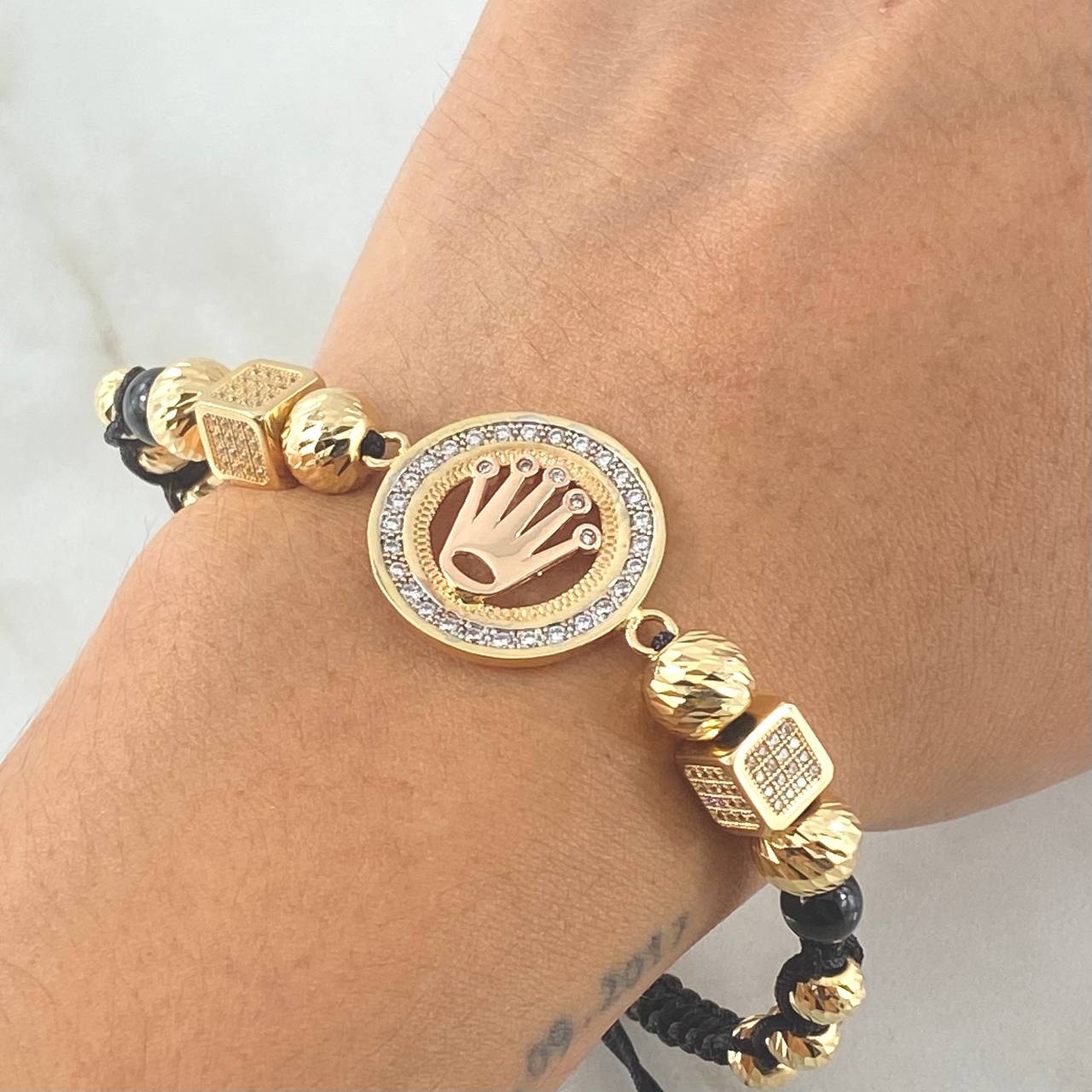 Pulsera Negra Herraje Corona 13.7gr / Oro 18K ©