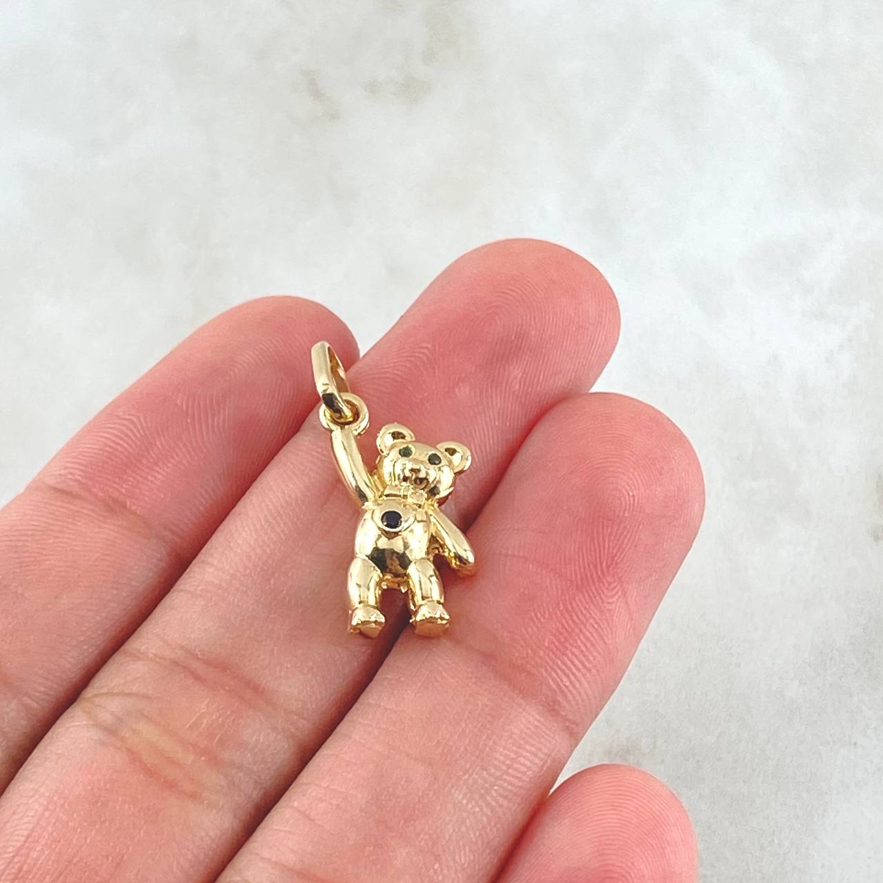 Pendant Bear Hand Up 1.85gr / 2.4cm / 18K Gold ©