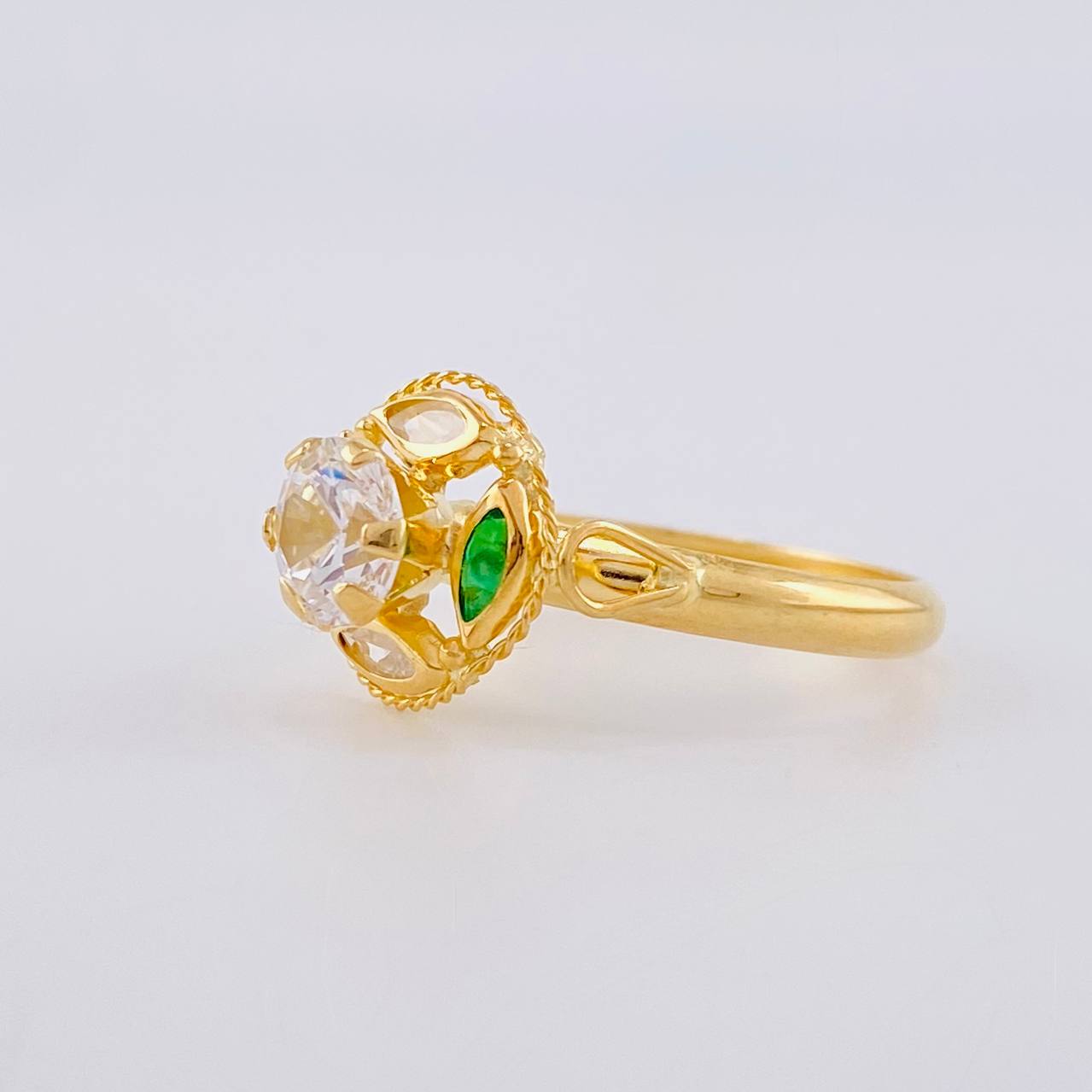 Anillo Solitario Aura Vintage 1.85 g / T7 3/4 Oro Amarillo 18K