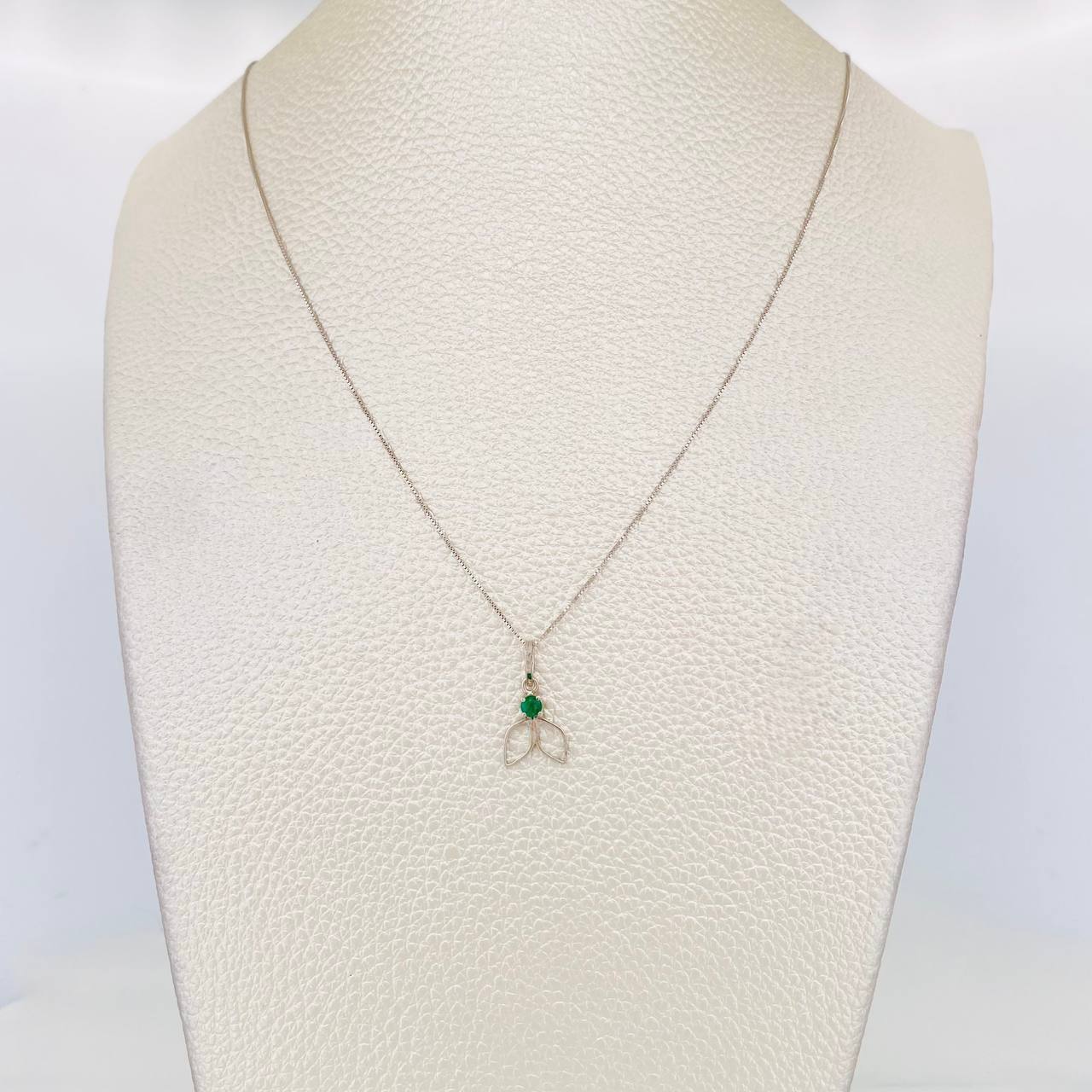 Set Cadena Veneciana + Dije Cola de Sirena Esmeralda 8pts / 1.5g / 18 in Oro Blanco 18K