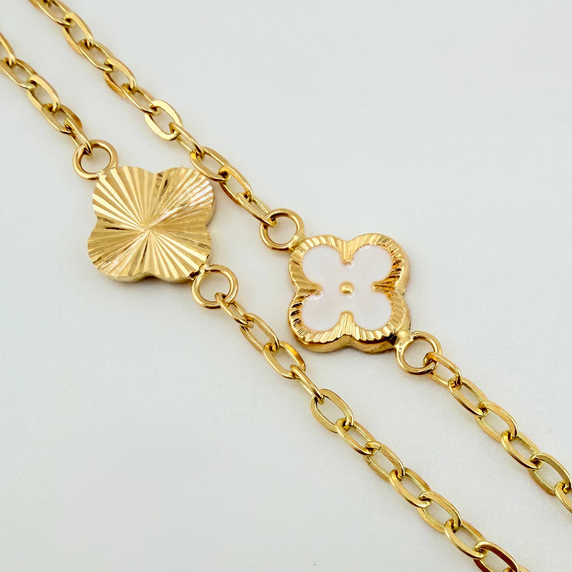 Pulso Cajón Trebol Doble Faz 2.3gr / 7 1/2 in / 8mm Oro Amarillo 18K