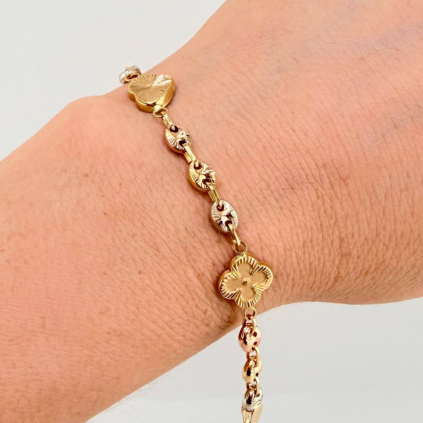 Pulso GC Trebol Intercalado Doble Faz 5.85gr / 7 3/4 in / 10.3mm Tres Oros 18K