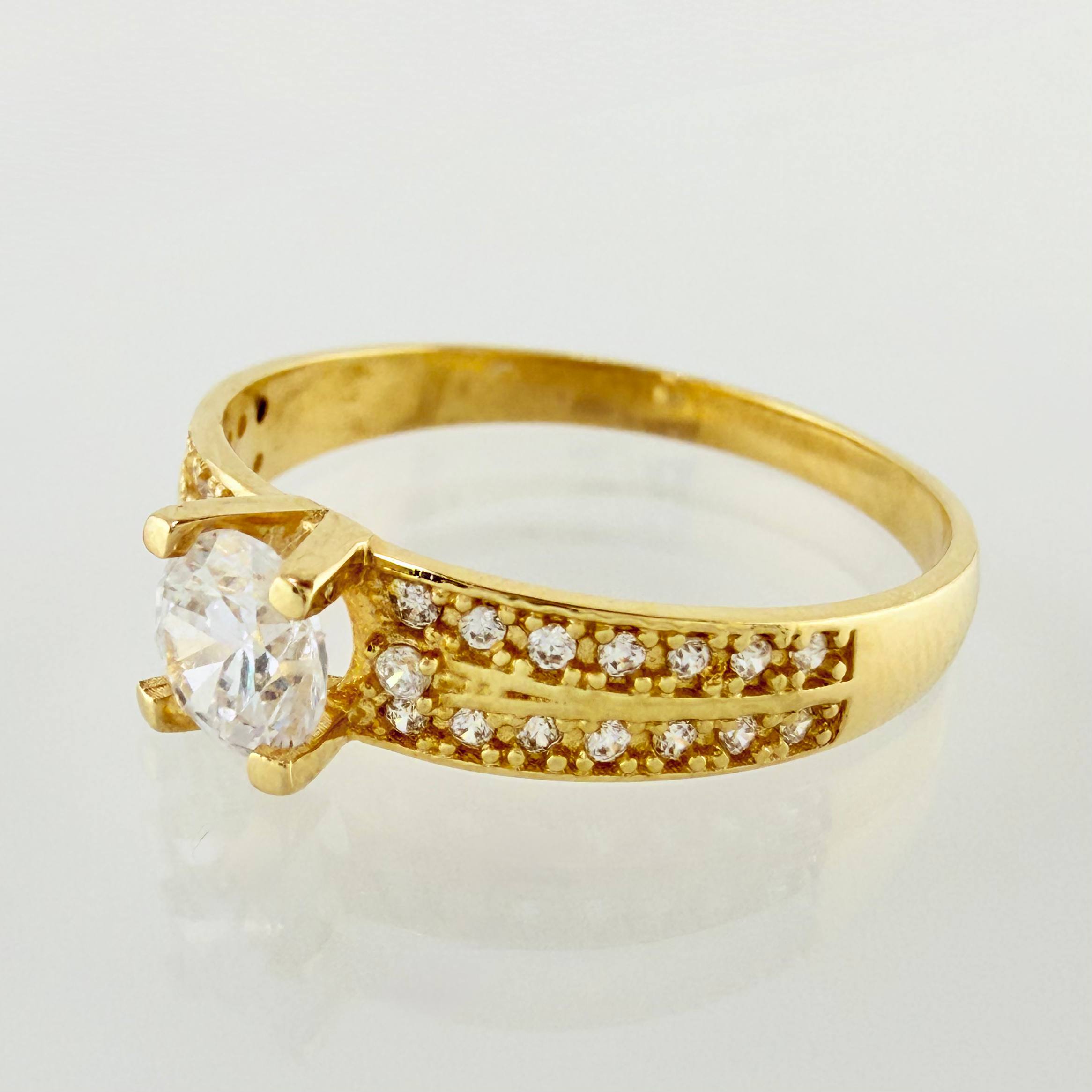 Anillo Solitario 2.7gr / T7 3/4 / Oro Amarillo 18K ©