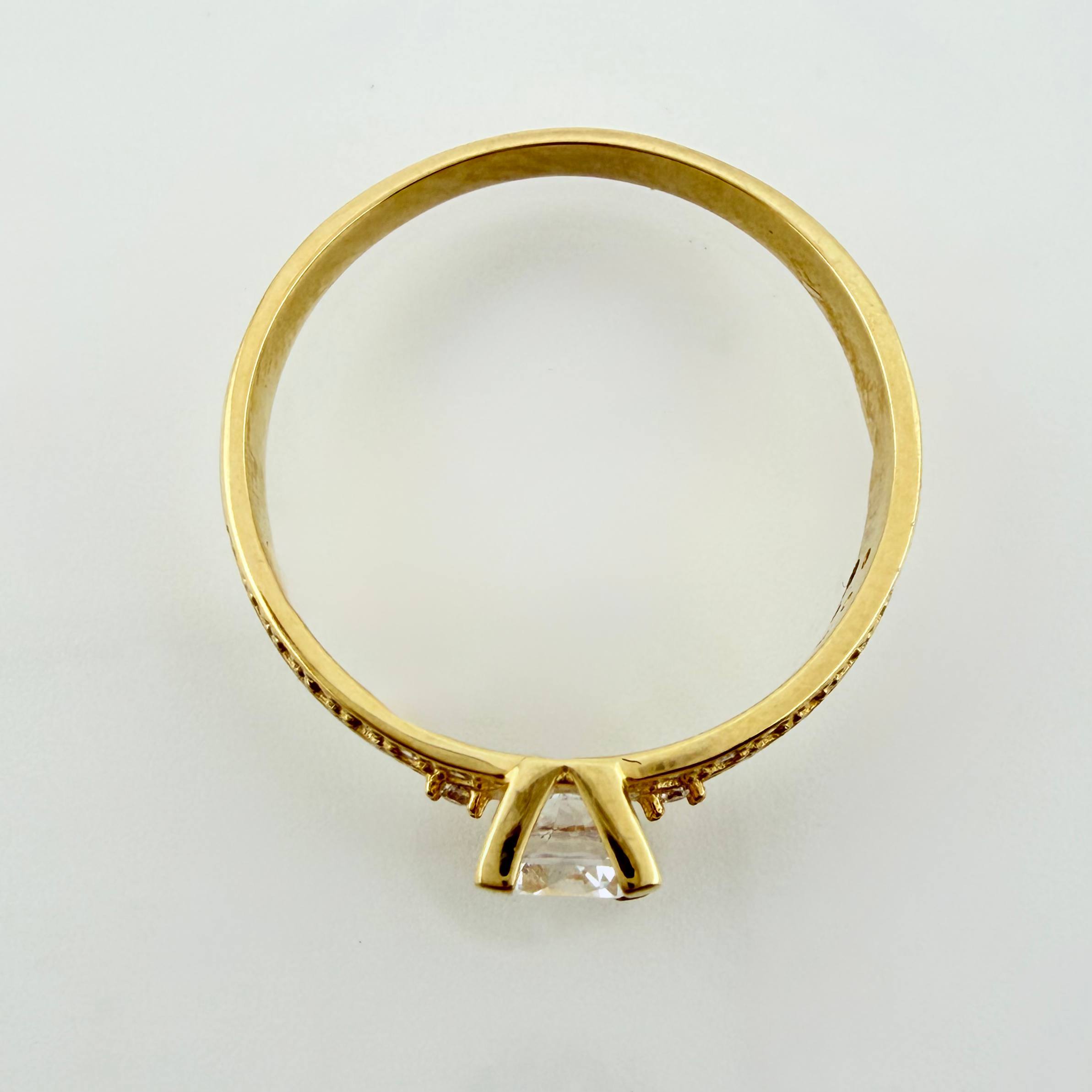 Anillo Solitario 2.7gr / T7 3/4 / Oro Amarillo 18K ©