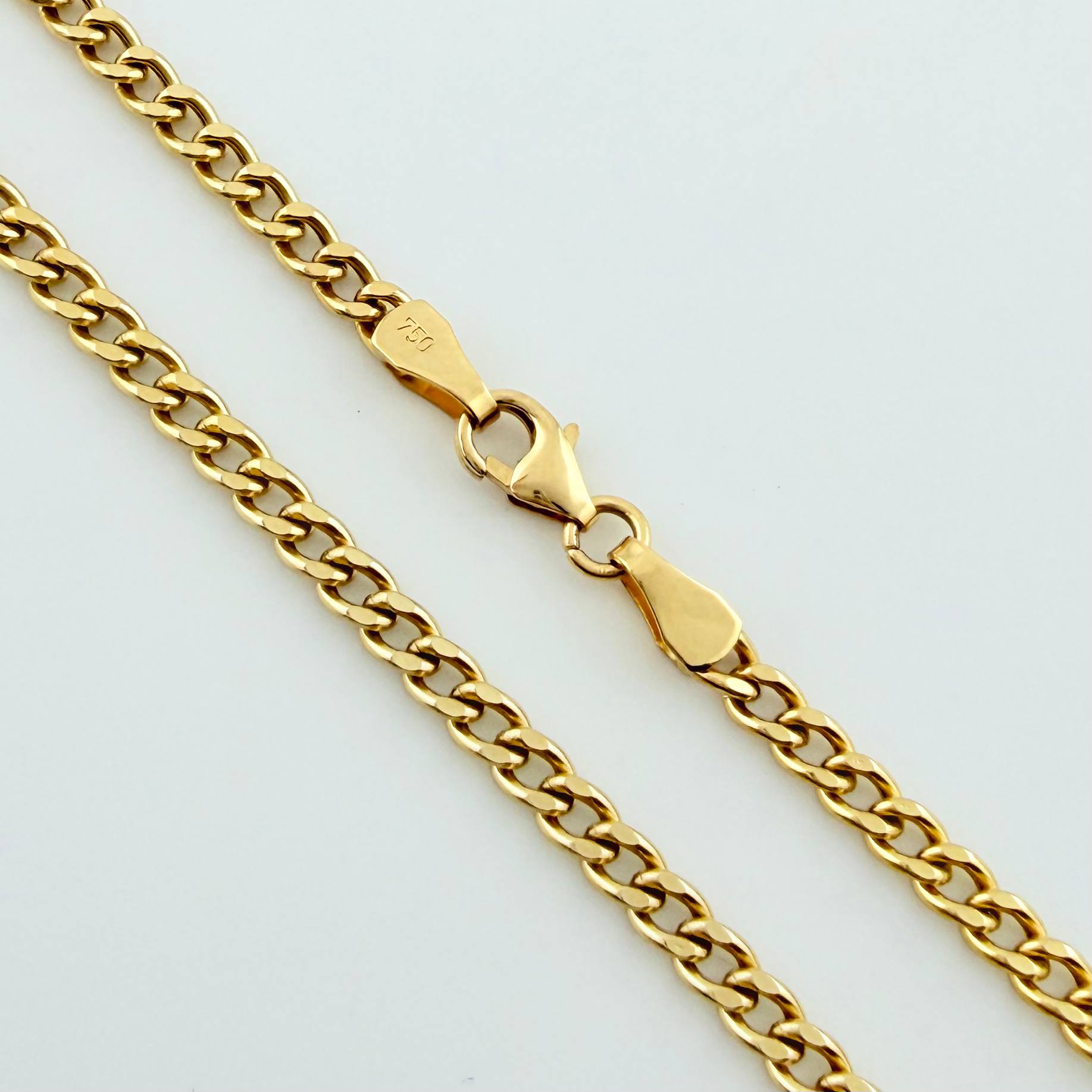 Cadena Cubana 7.55gr / 23 1/2 in / 2.9mm Oro Amarillo +1 18K