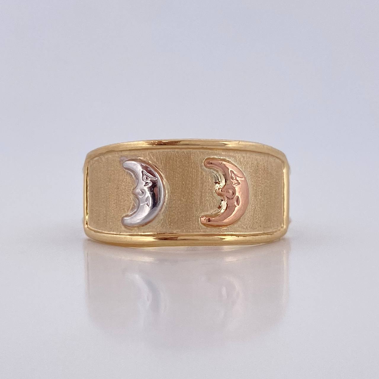 Moon Ring 1.5gr / Size 8 1/2 / 18K Gold $