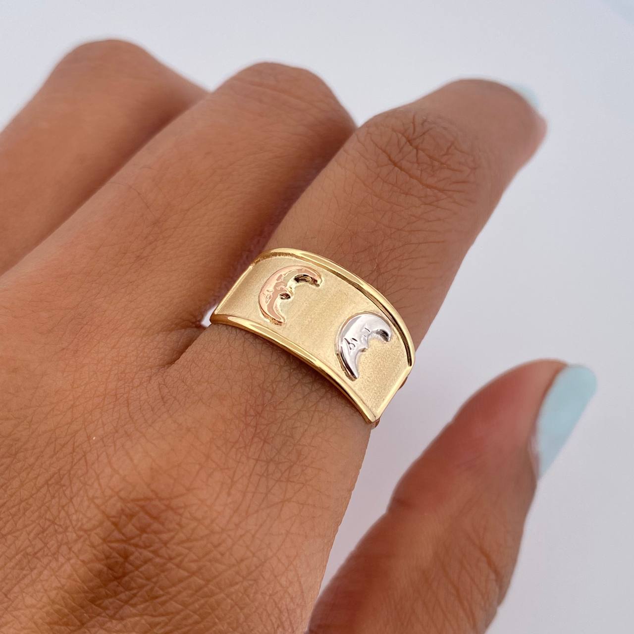 Moon Ring 1.5gr / Size 8 1/2 / 18K Gold $