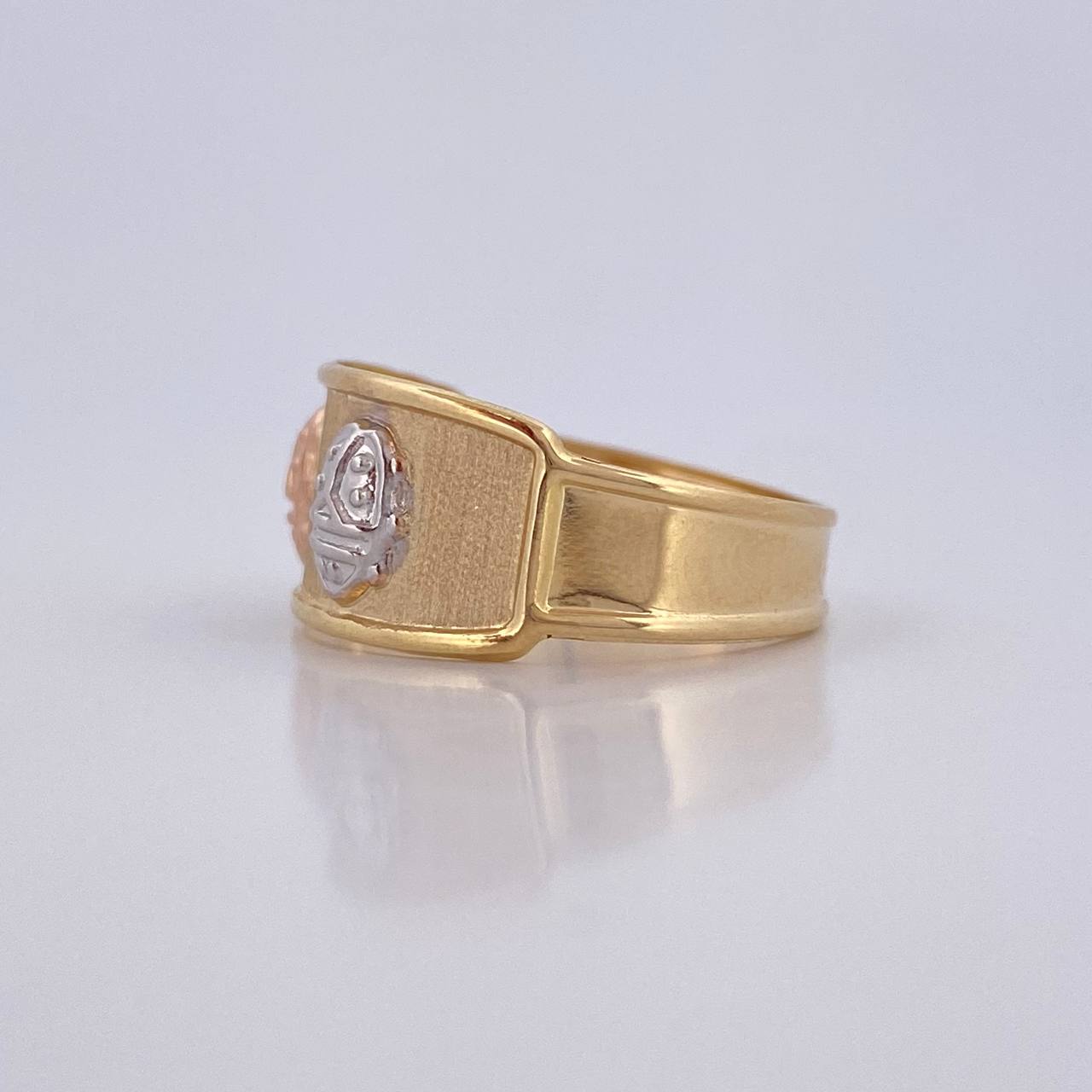Ladybug Ring 1.65g / T7 Three Golds 18K