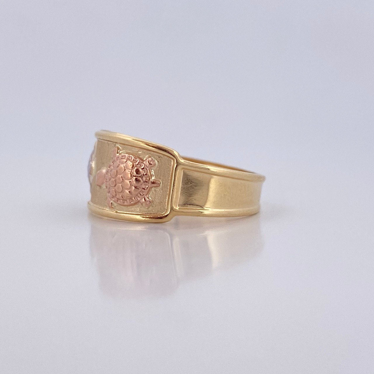 Turtle Ring 1.8gr / Size 8 3/4 / 18K Gold &