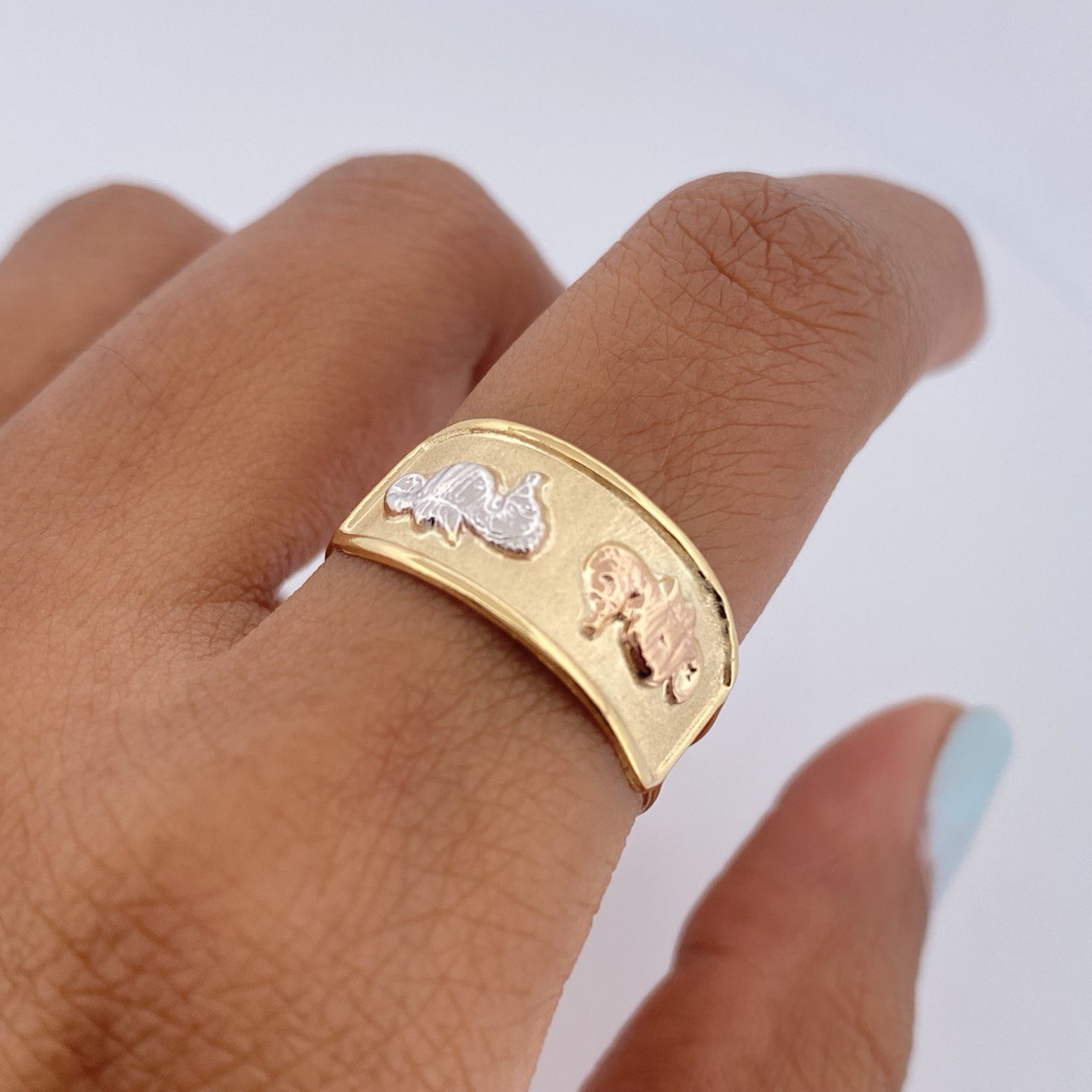 Seahorse Ring 1.7gr / Size 7 1/2 / 18K Gold $