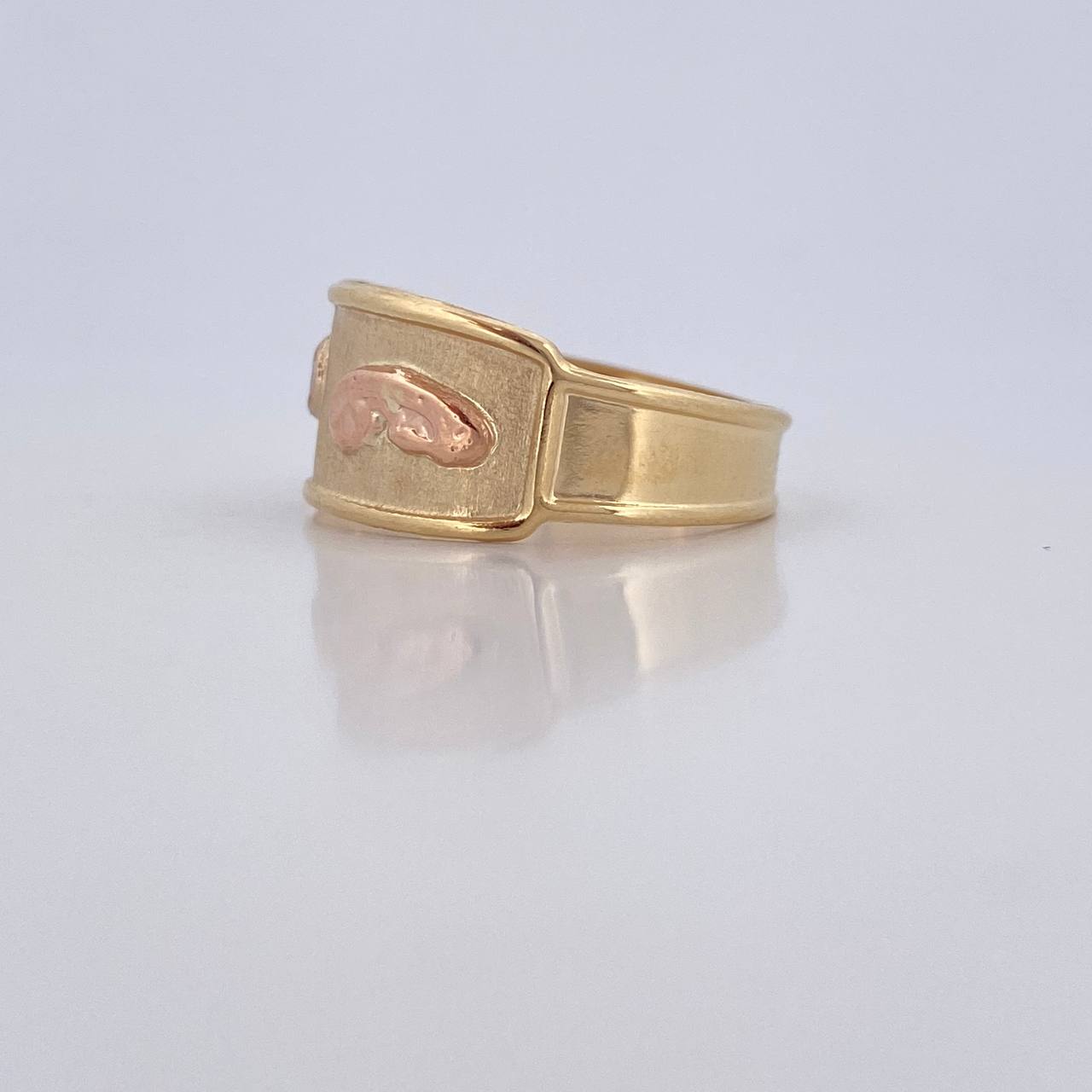 Virgin Mary Ring 1.7g / Size 8 1/2 Three Golds 18K