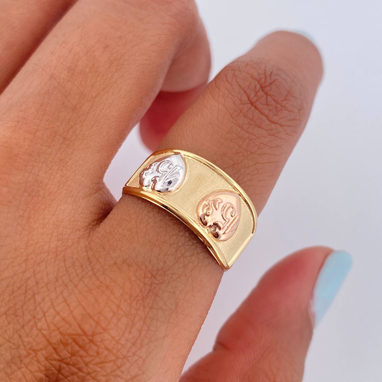 Heart Ring 15s 1.7gr / Size 6 3/4 / 18K Gold $