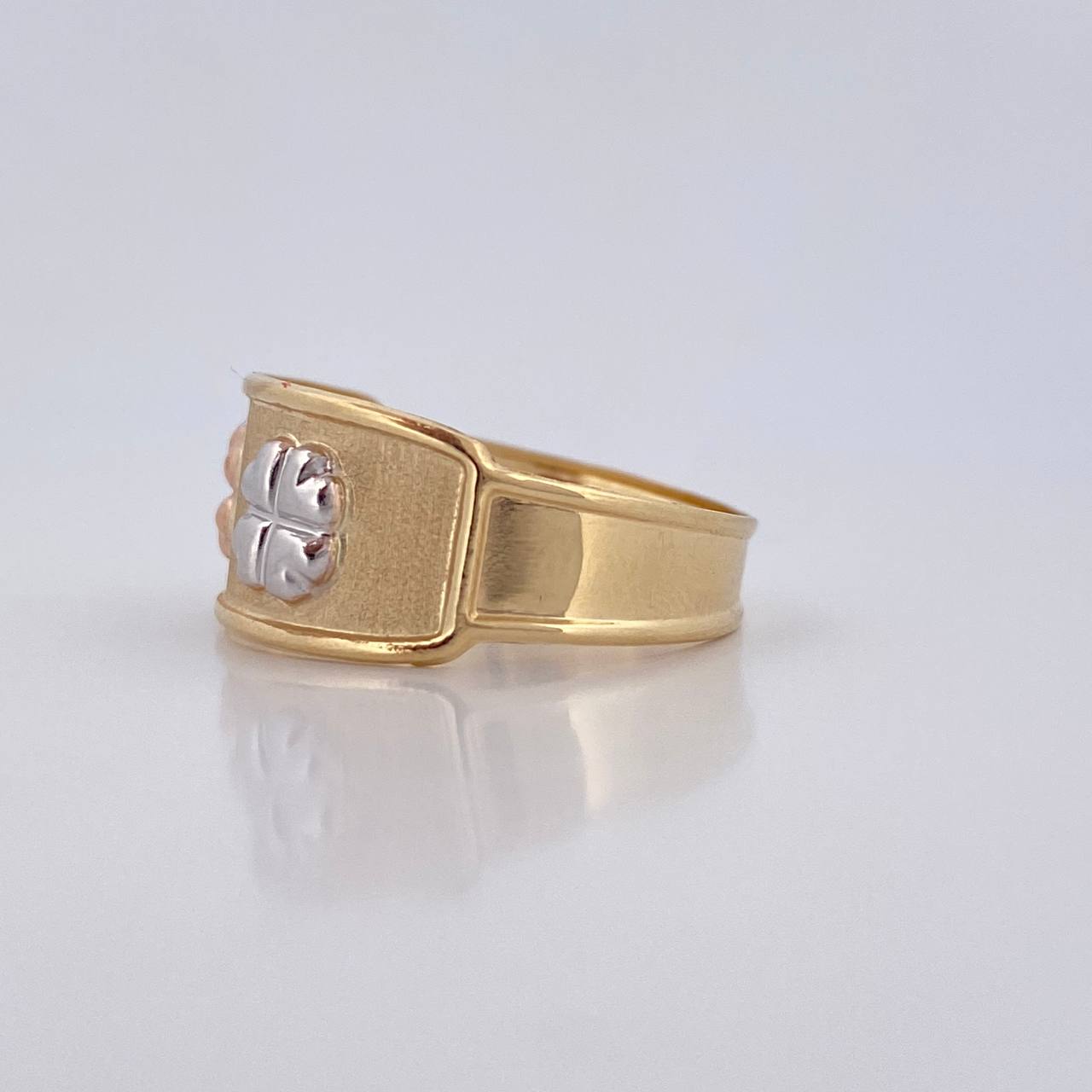 Ring Clover 1.7gr / Size 8 1/4 / 18K Gold $