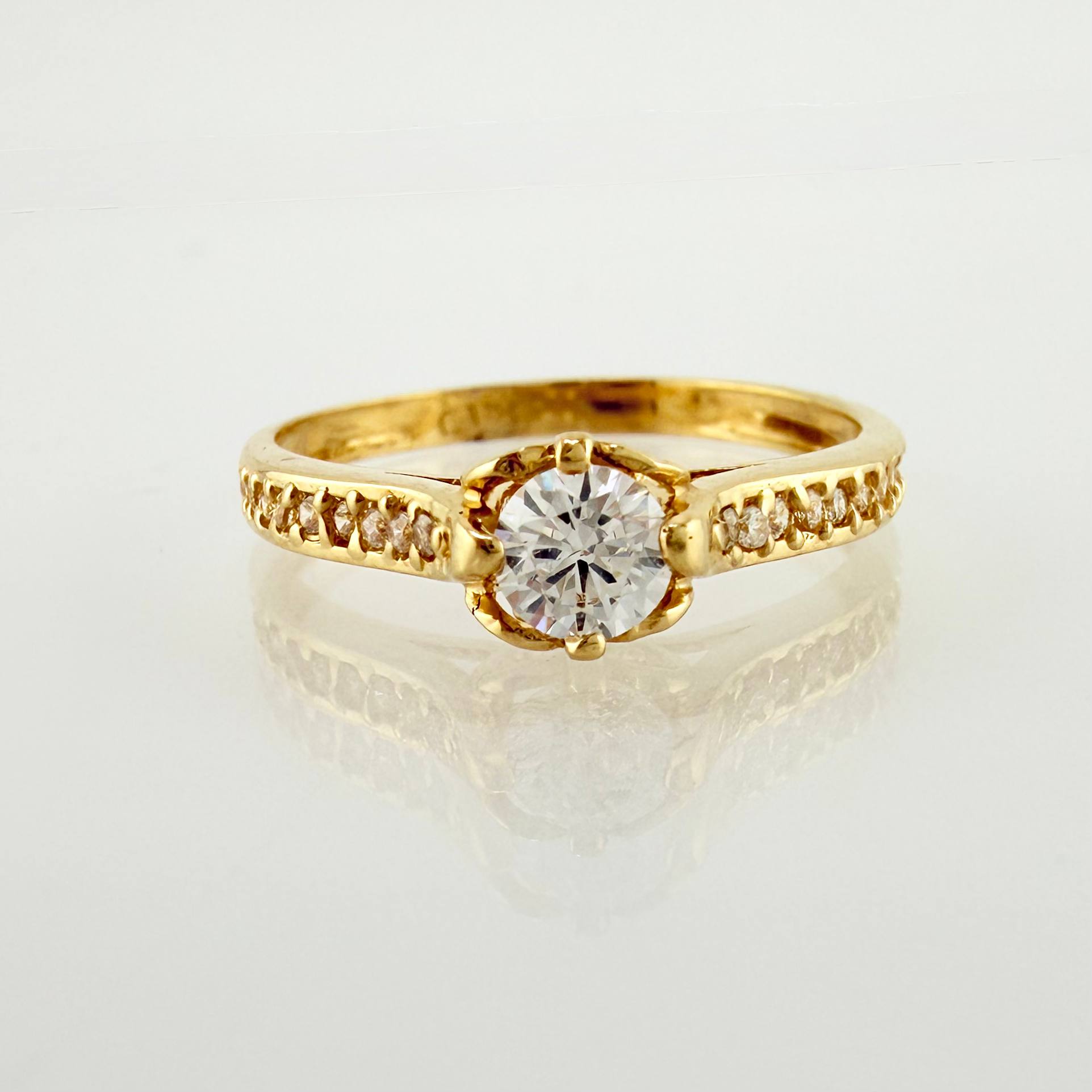Anillo Solitario Cetro Tupido 1.9gr / T6 1/4 / Oro Amarillo 18K ©