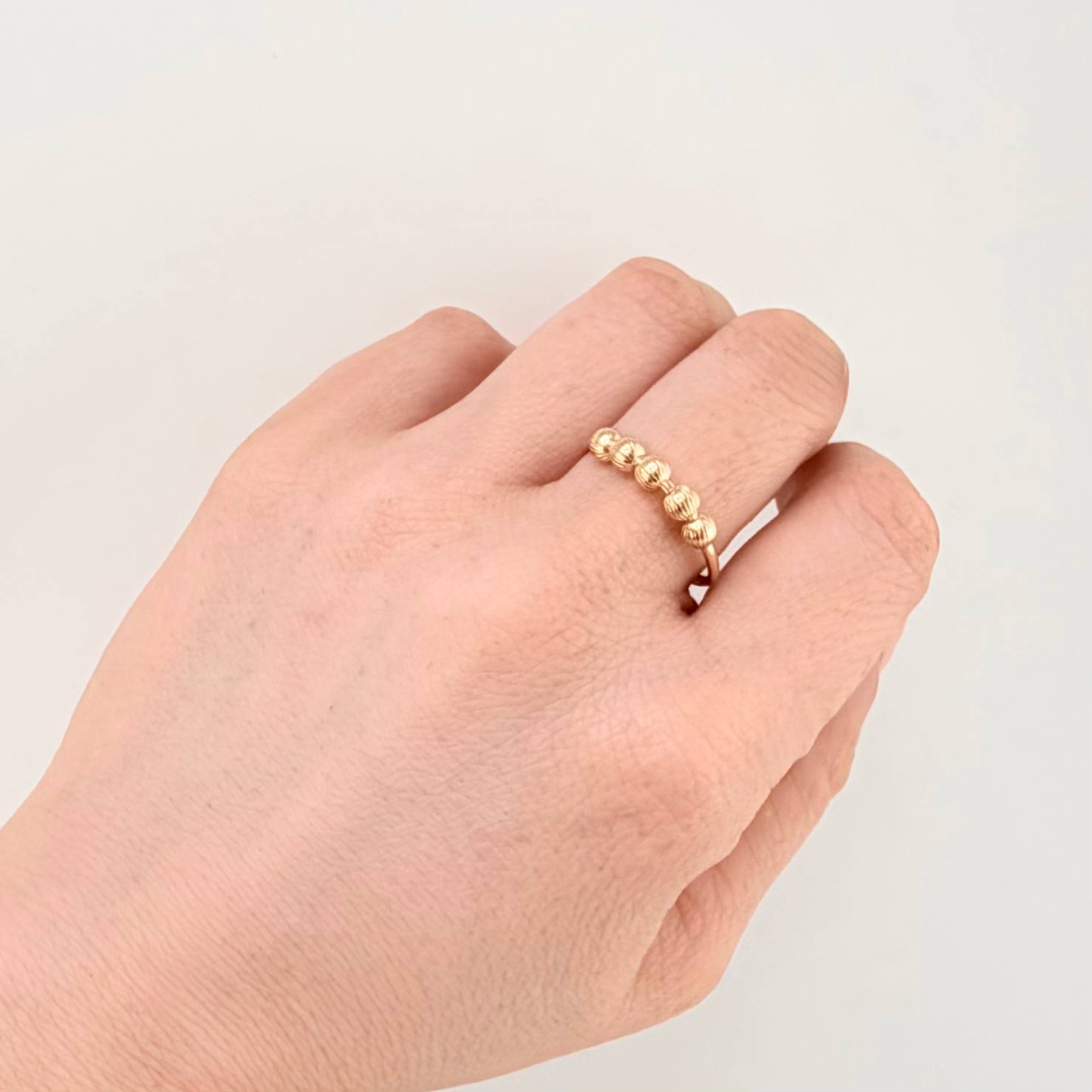 Anillo Bolas 1gr / T7 1/4 / Oro Amarillo 18K ©