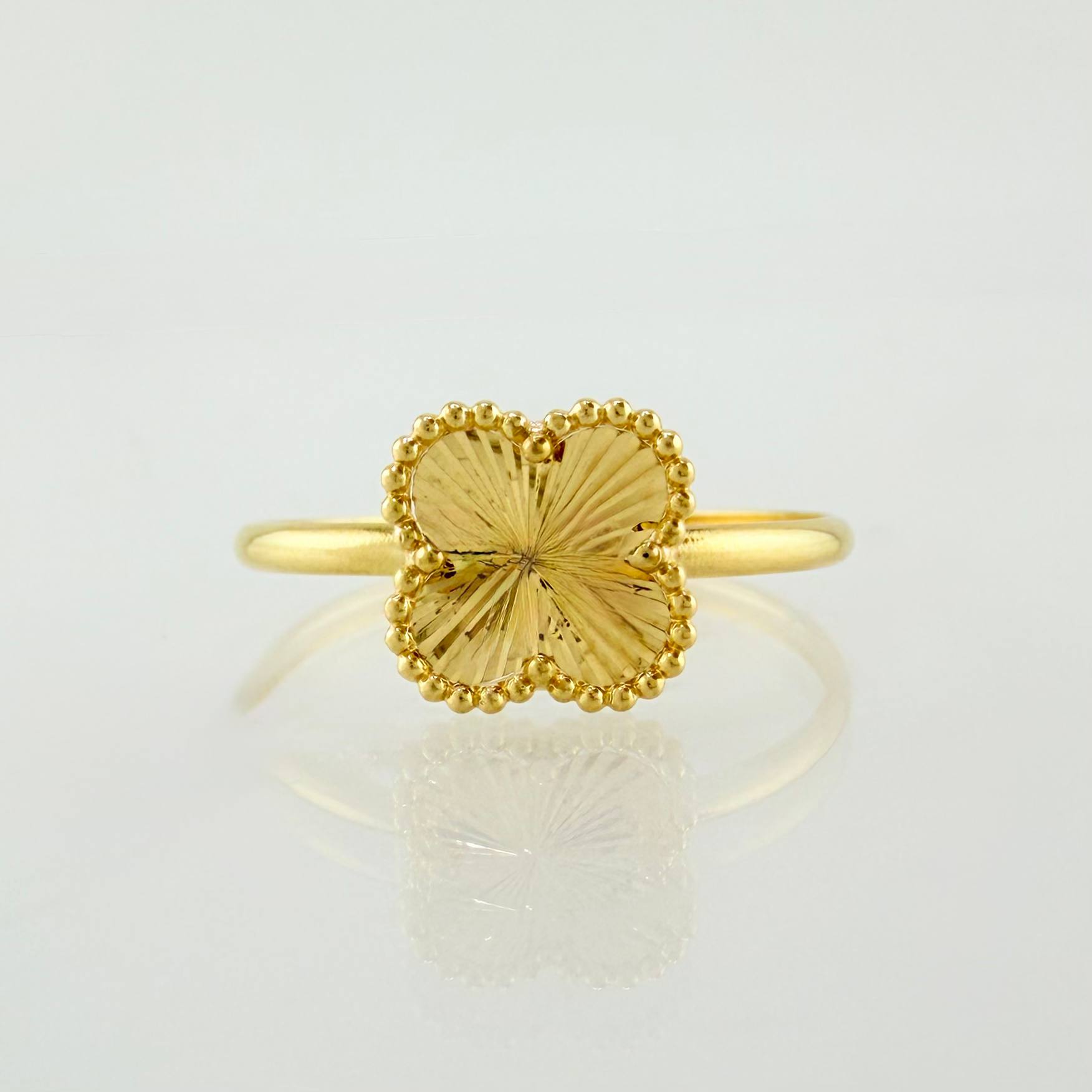 Anillo Trebol Dorado 1.05gr / T6 / Oro Amarillo Nac.Esp. 18K ©