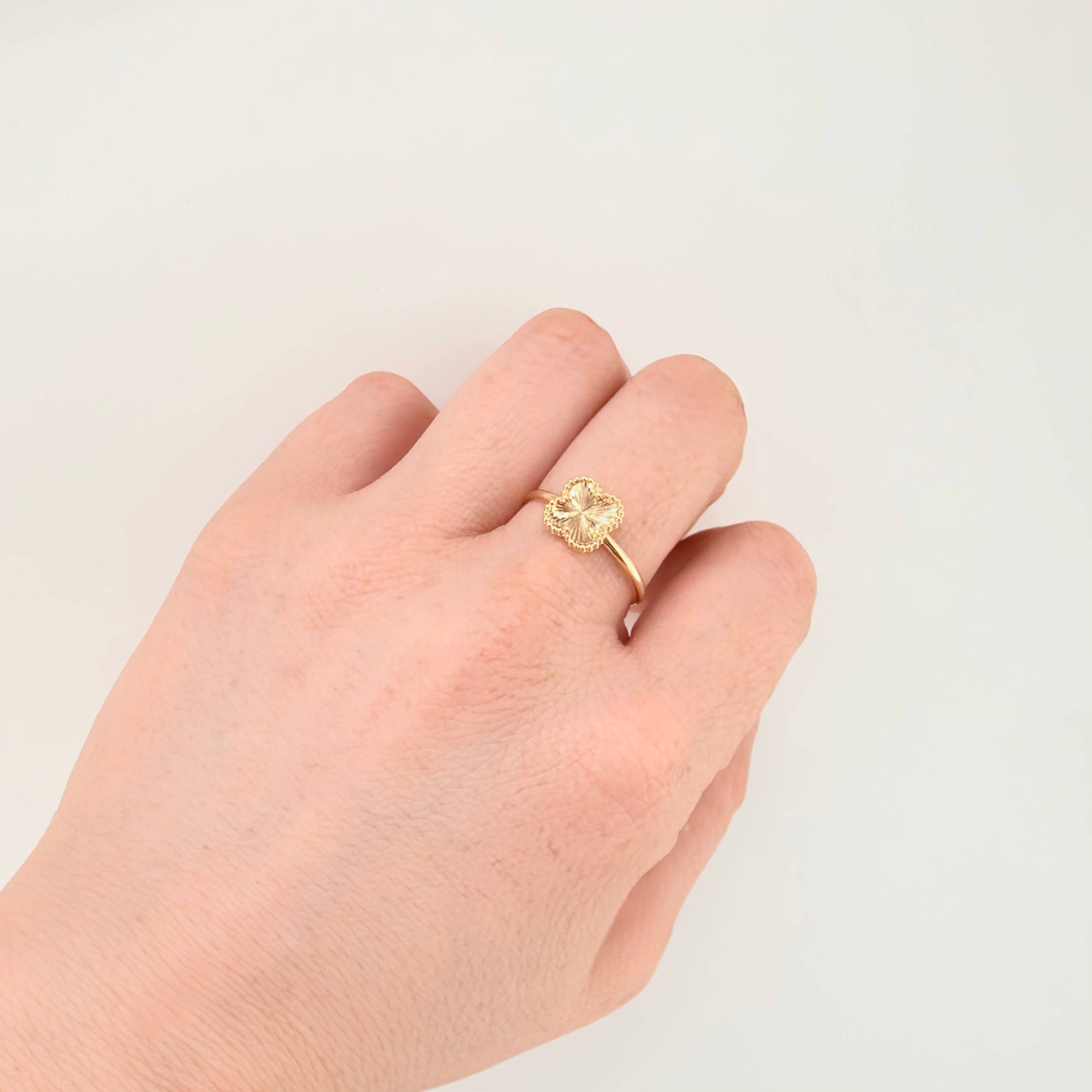 Anillo Trebol Dorado 1.05gr / T6 / Oro Amarillo Nac.Esp. 18K ©