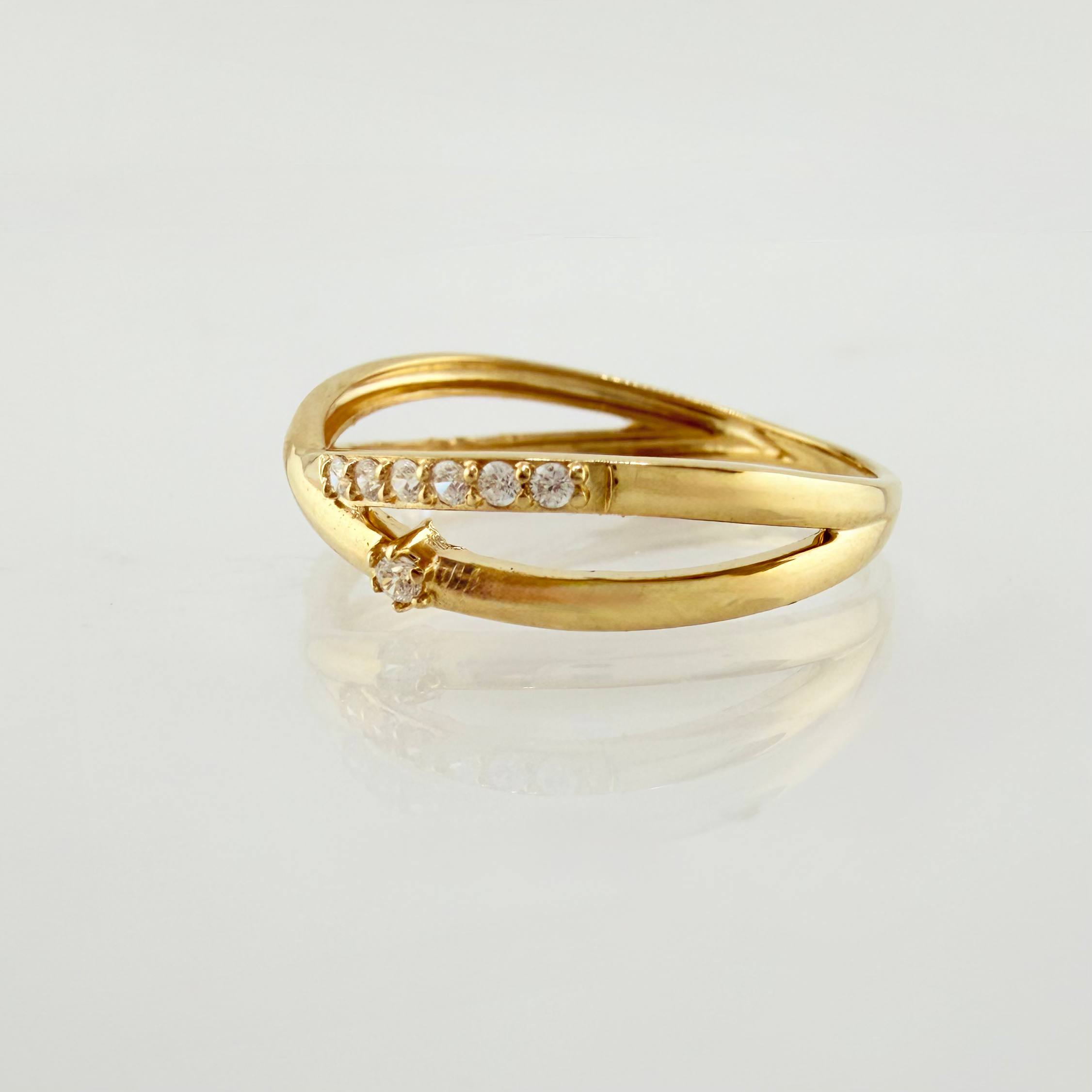 Anillo Carriles Cruzados 1.85gr / T8 1/2 / Oro Amarillo 18K ©