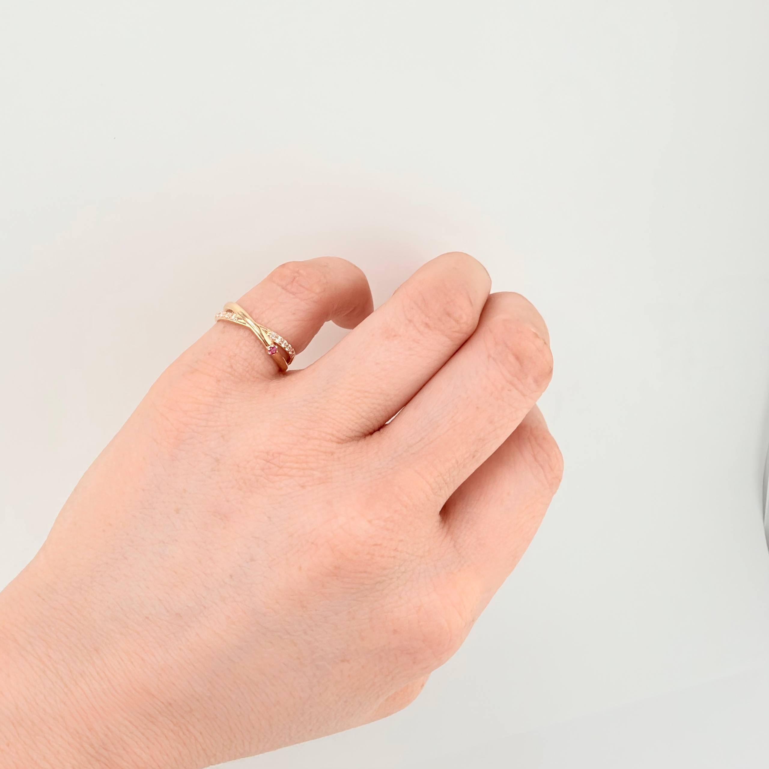 Anillo Carriles Cruzados 1.5gr / T4 3/4 / Oro Amarillo 18K ©