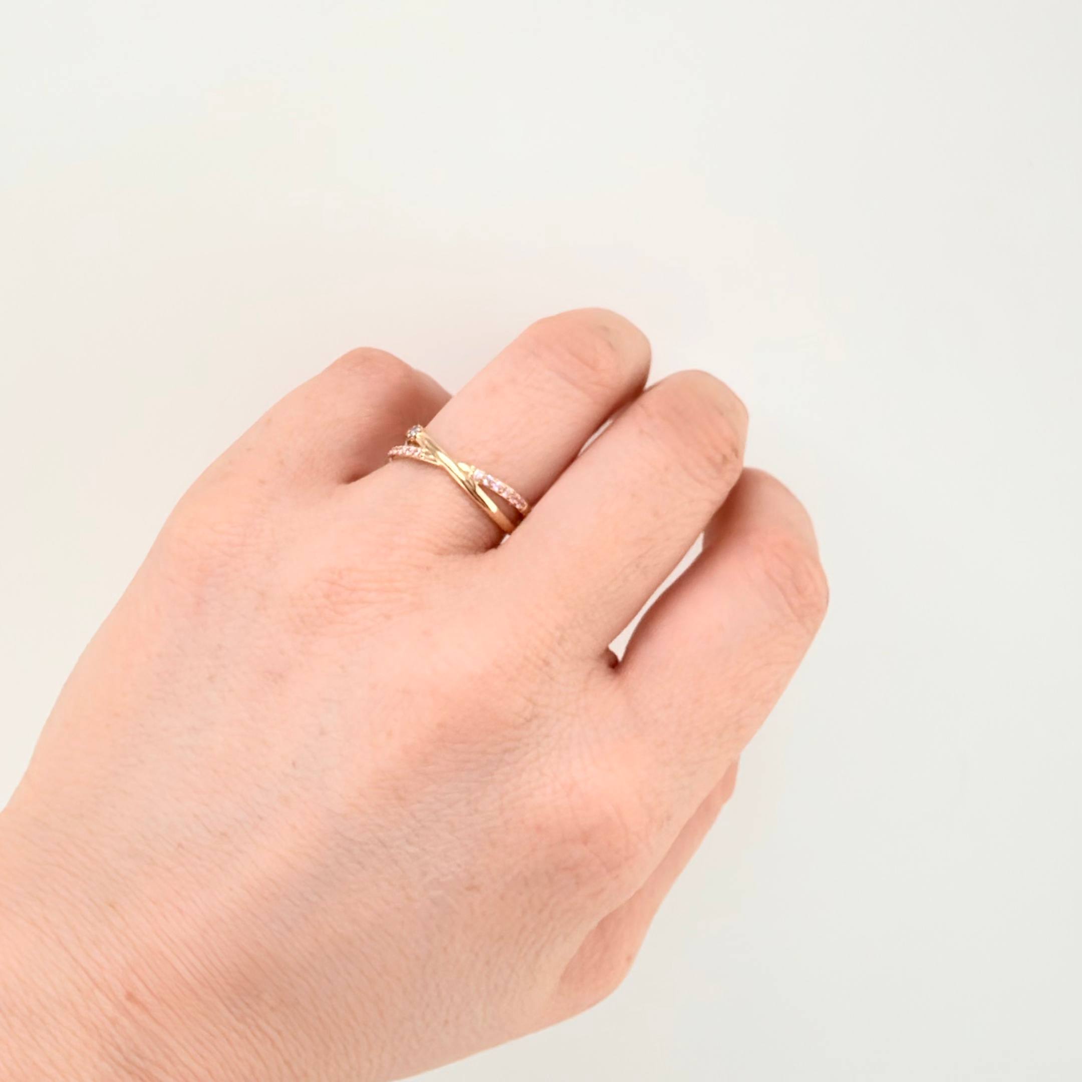 Anillo Carriles Cruzados 1.65gr / T7 3/4 / Oro Amarillo 18K ©