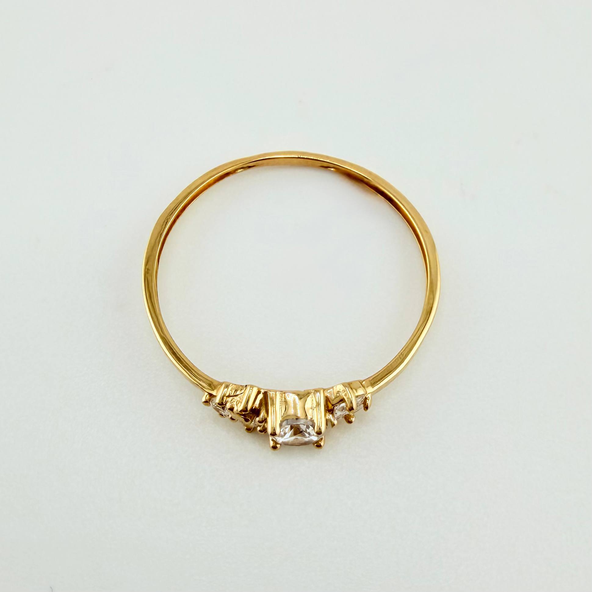Anillo Solitario Flores Delicadas 0.85gr / T6 1/2 / Oro Amarillo 18K