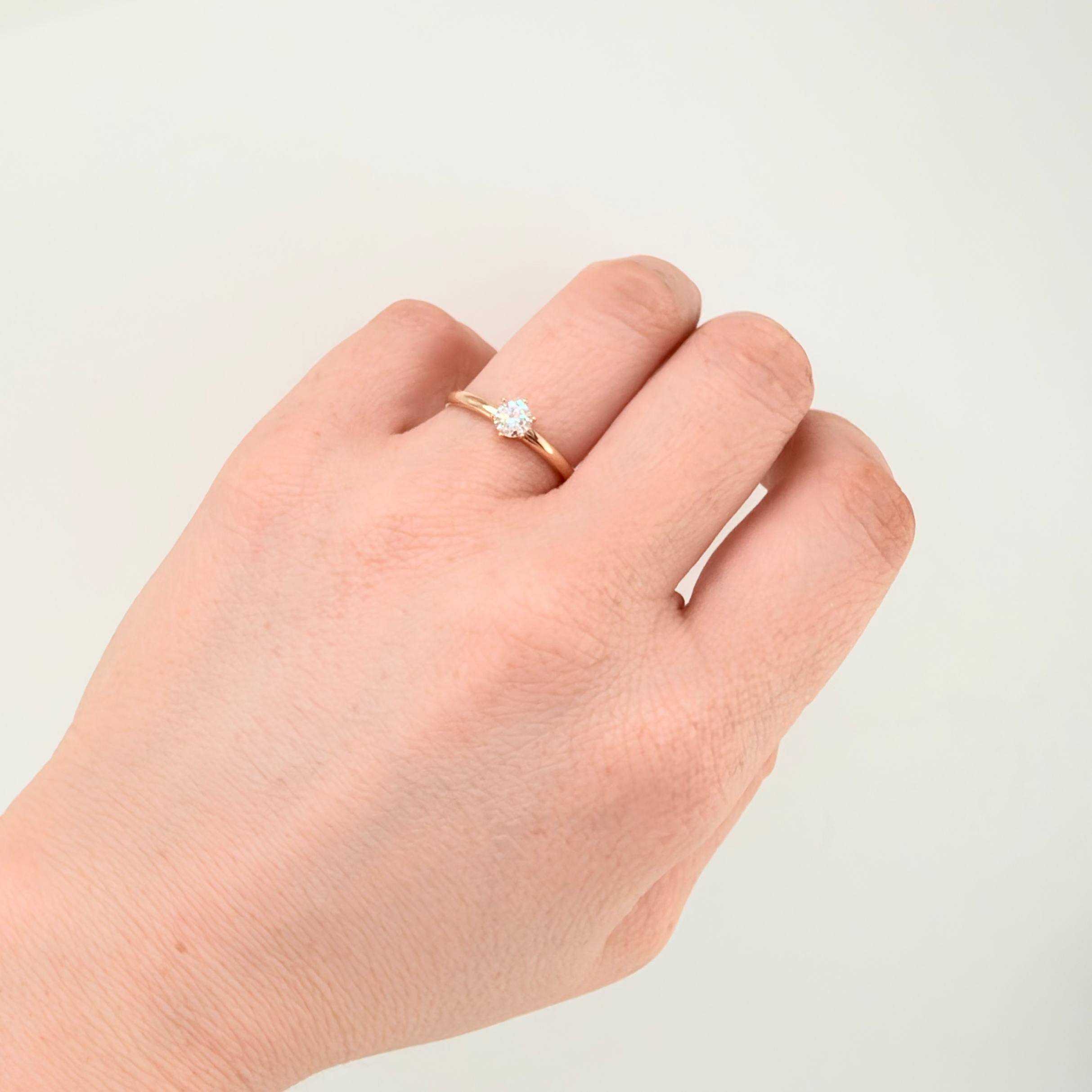 Anillo Solitario 1.2gr / T7 1/2 / Oro Amarillo 18K ©
