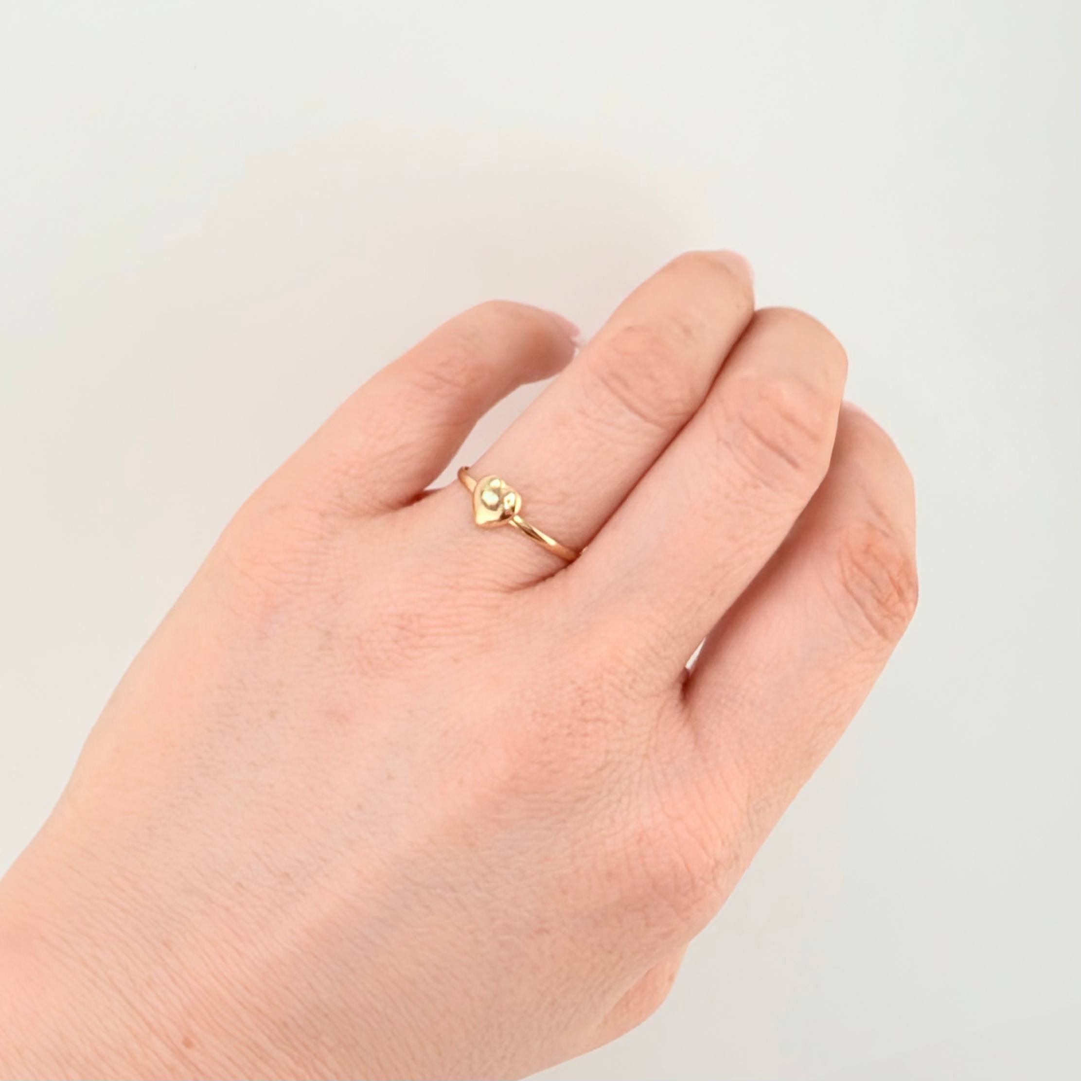 Anillo Corazón 0.7gr / T7 1/2 / Oro Amarillo 18K