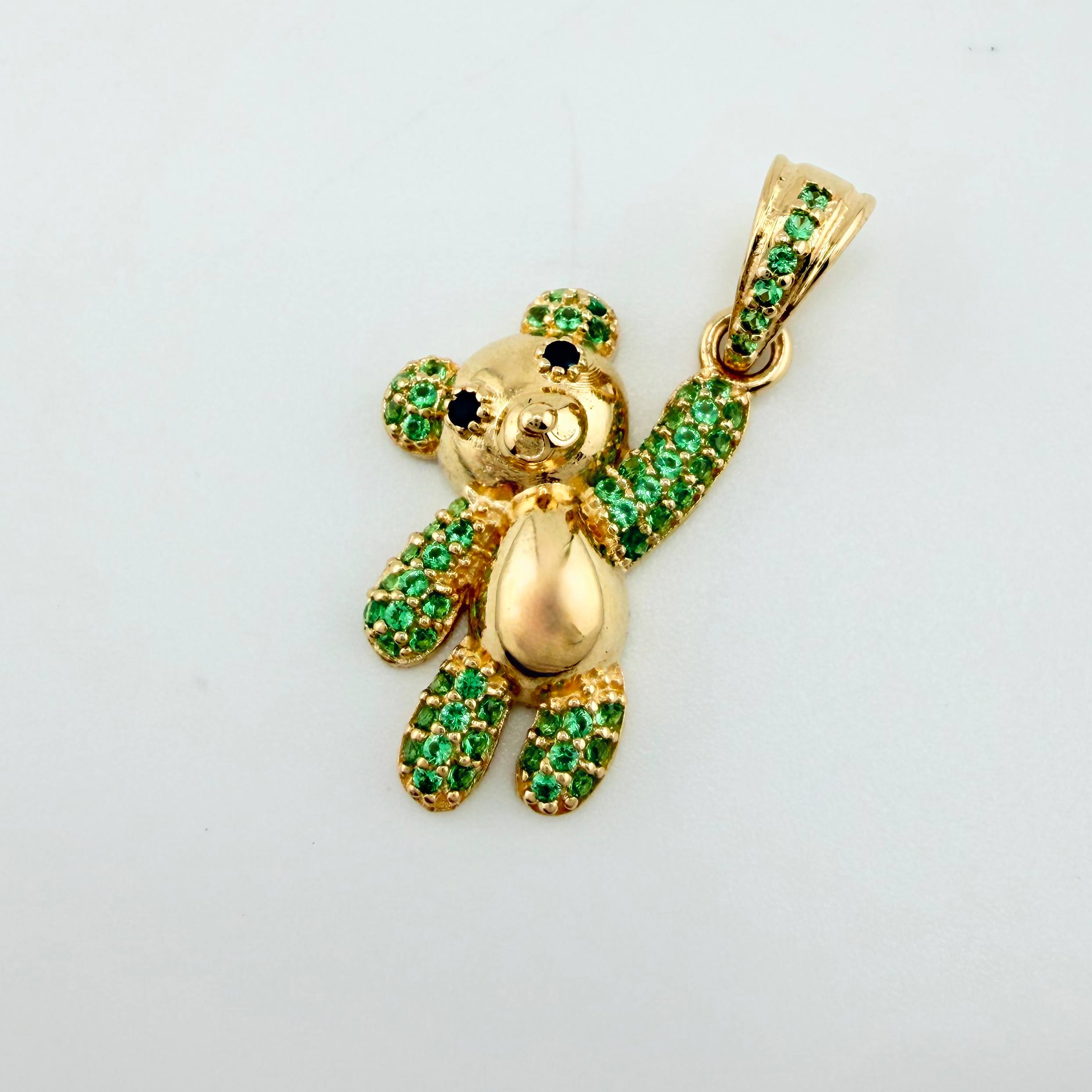 Dije Oso Mano Arriba 2.7gr / 1 in / Oro Amarillo 18K