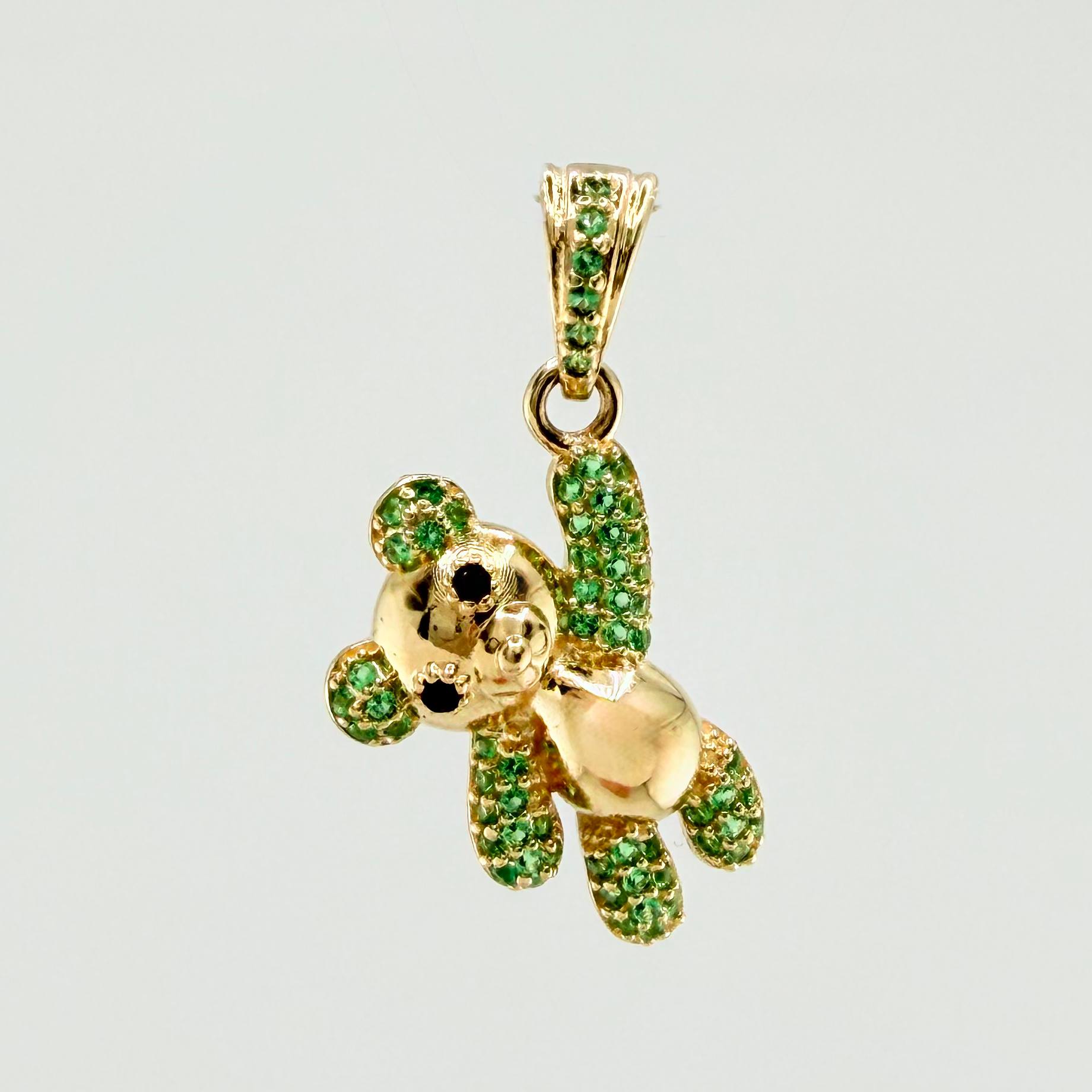 Dije Oso Mano Arriba 2.7gr / 1 in / Oro Amarillo 18K