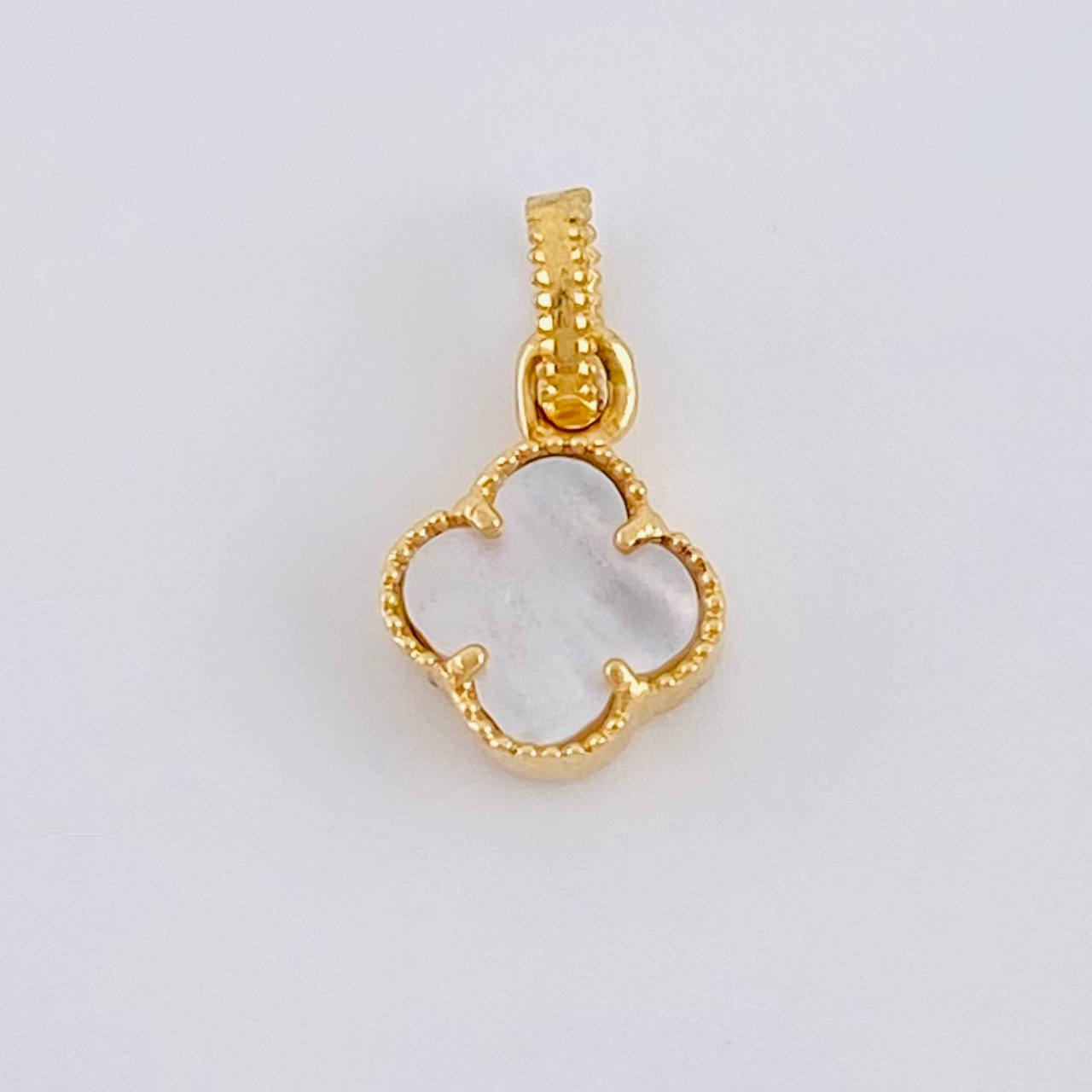 Dije Trebol 0.6 g / 1/2 in Oro Amarillo 18K