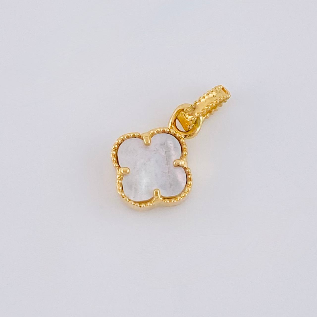 Dije Trebol 0.6 g / 1/2 in Oro Amarillo 18K